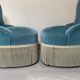 Paire de fauteuils crapaud velours bleu 1970
