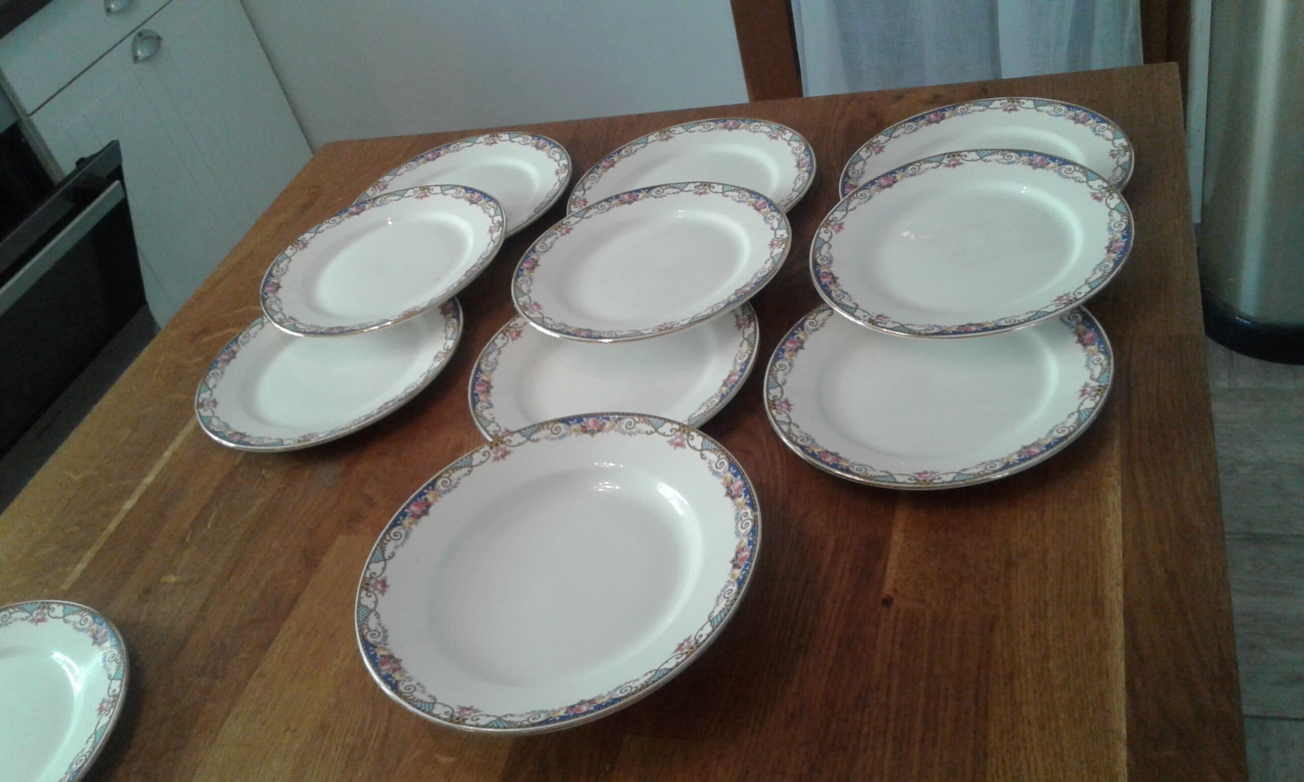 9 dessert plates and heel plate. sarreguemines,flower decirs