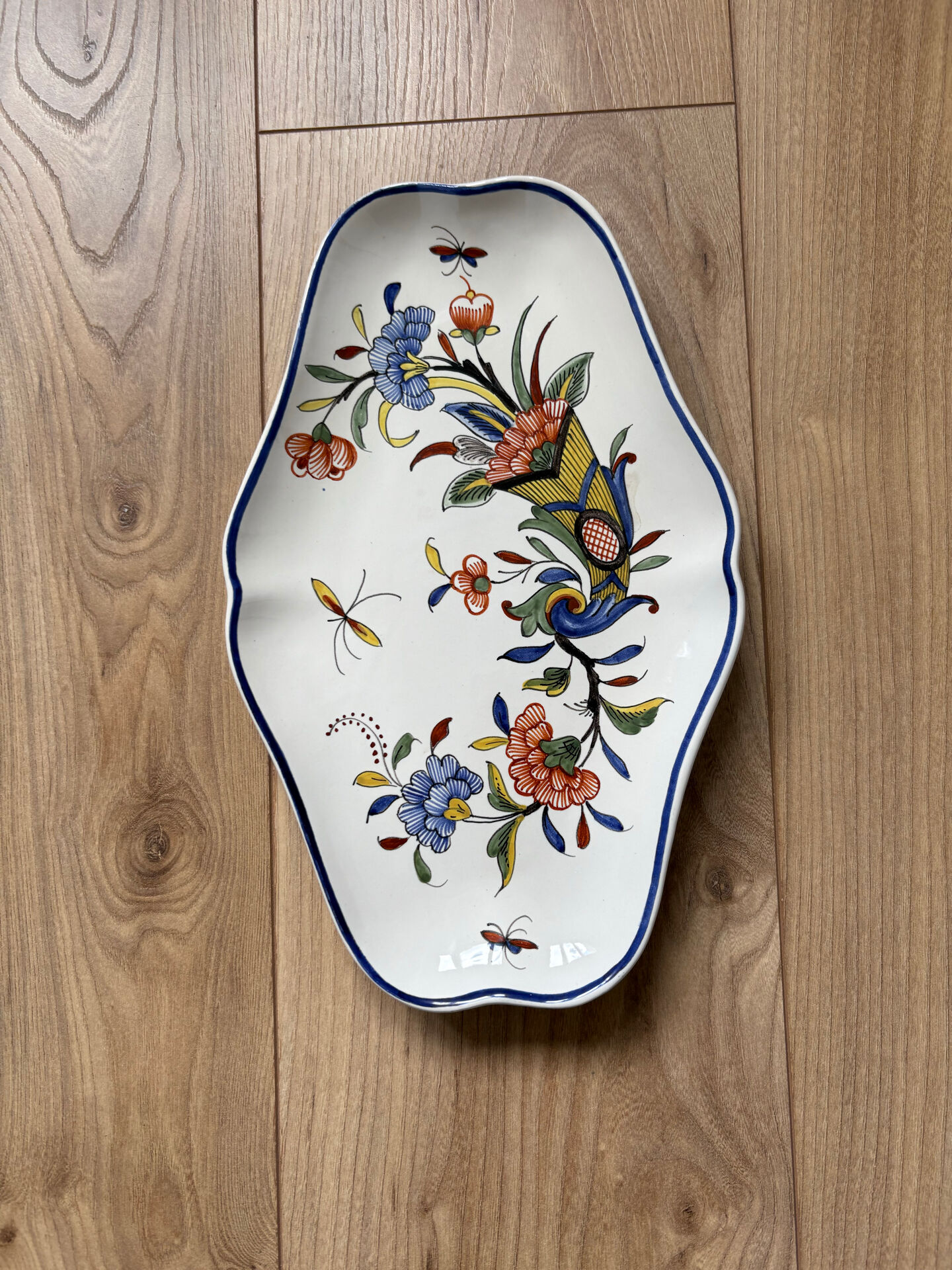 Antique serving dish in faience from Desvres - Signed Géo Martel - Decoration