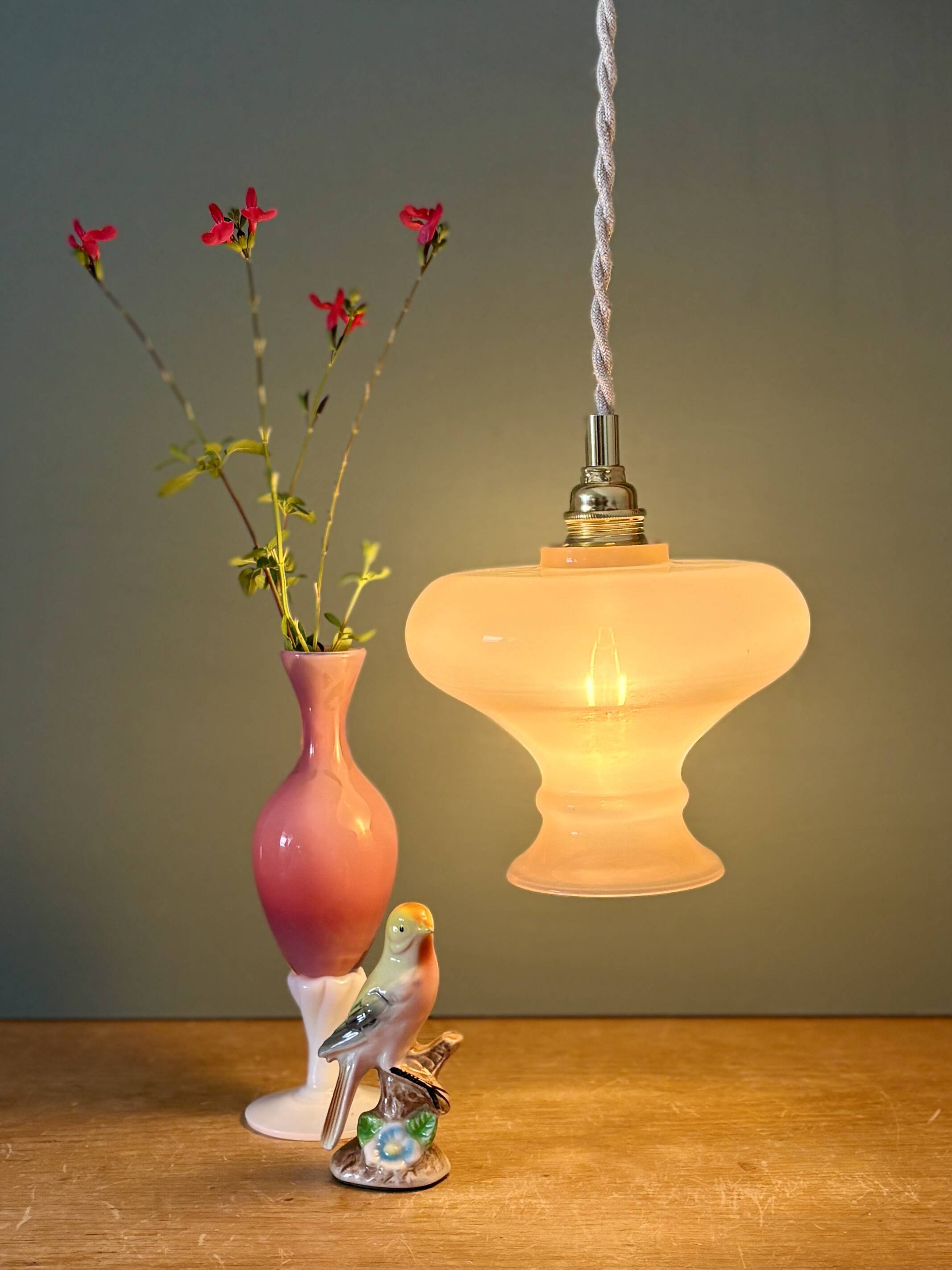 Suspension abat-jour vintage en opaline rose