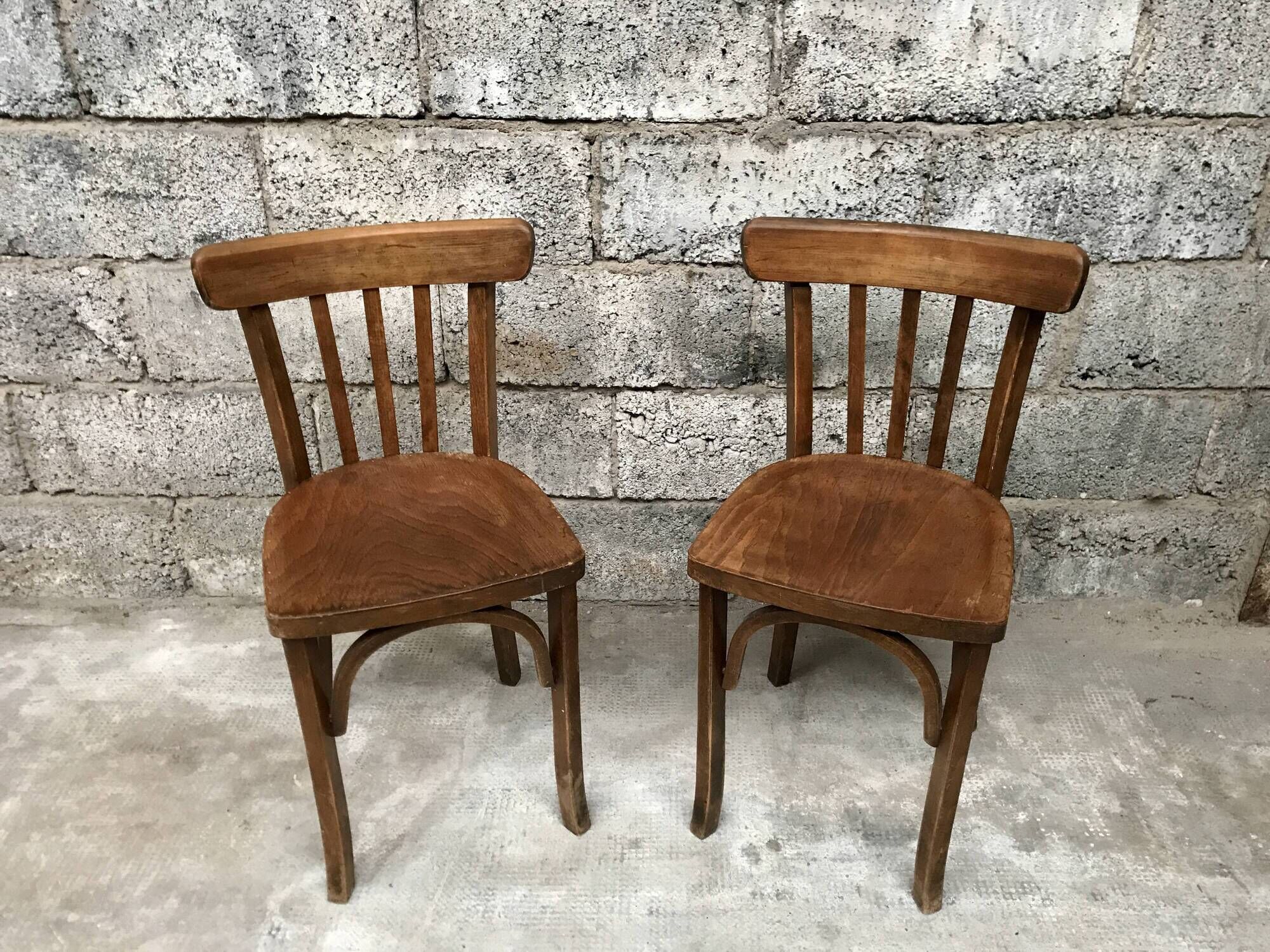 Pair of bistro chairs troquet Parisien in curved wood 1950