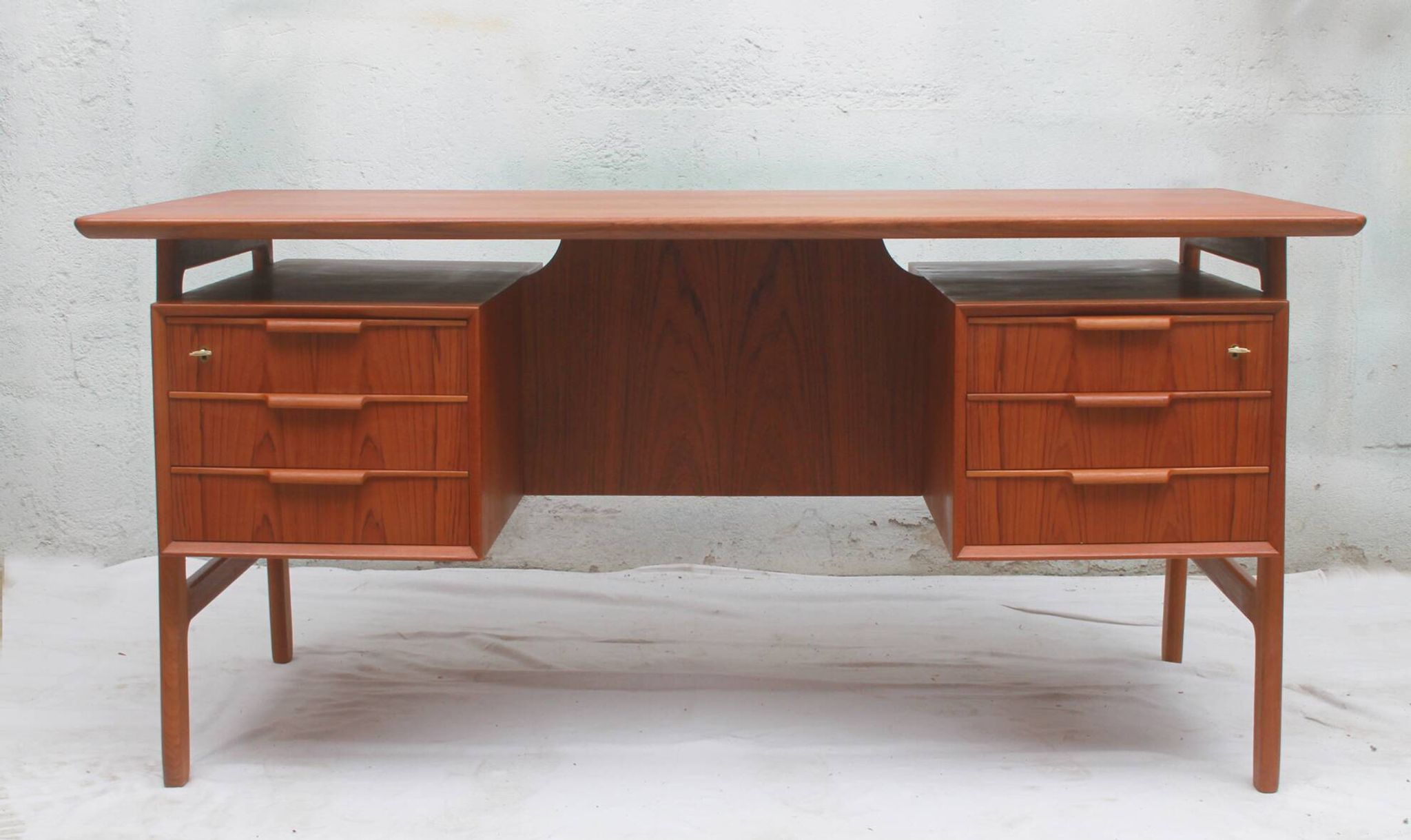 Bureau en teck, années 1960