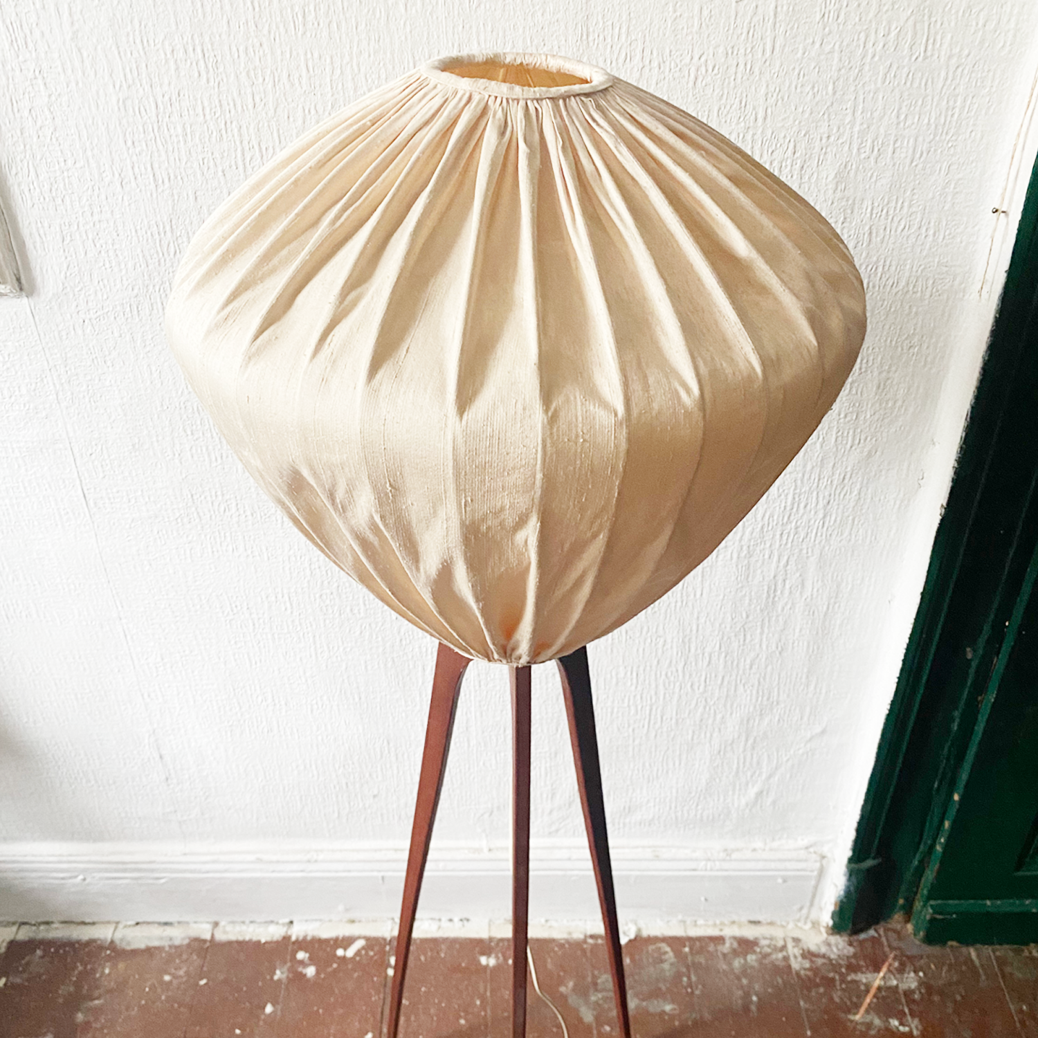 Danish design tripod floor lamp from the 1960s