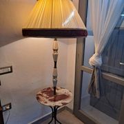 Lampadaire/table tripode italien en laiton et céramique années 1950
