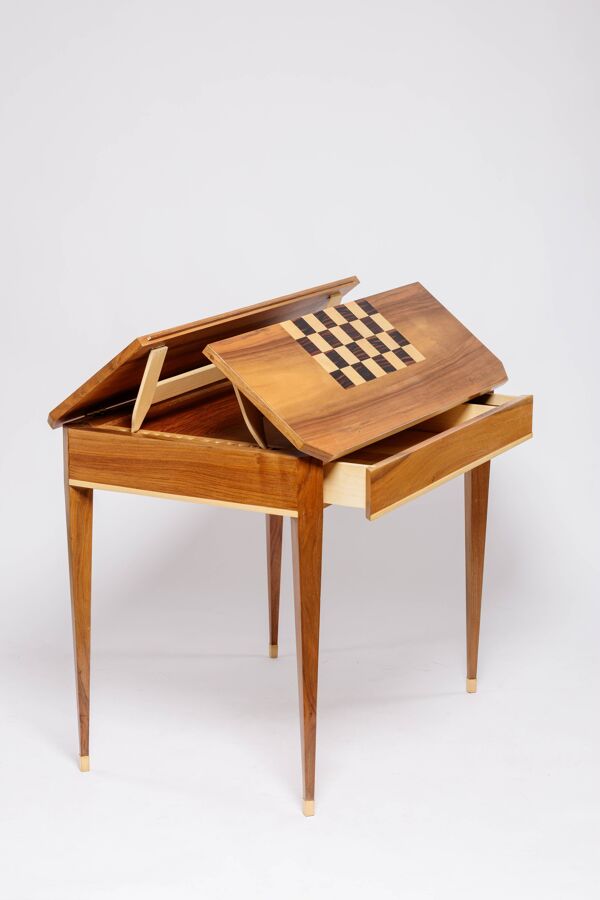 Bureau écritoire et table à jeux en noyer