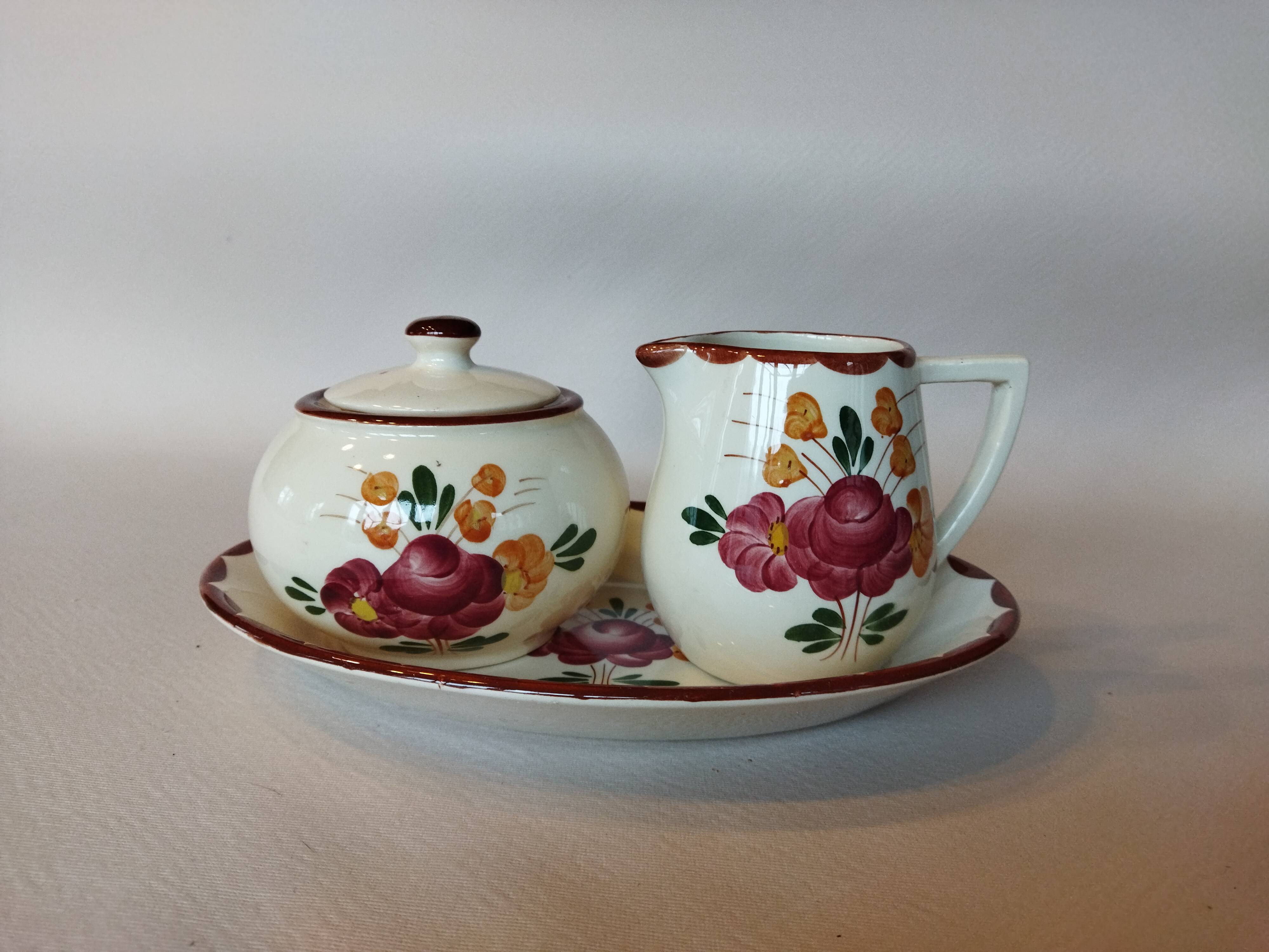 Longchamp Agen model sugar bowl and creamer on tray