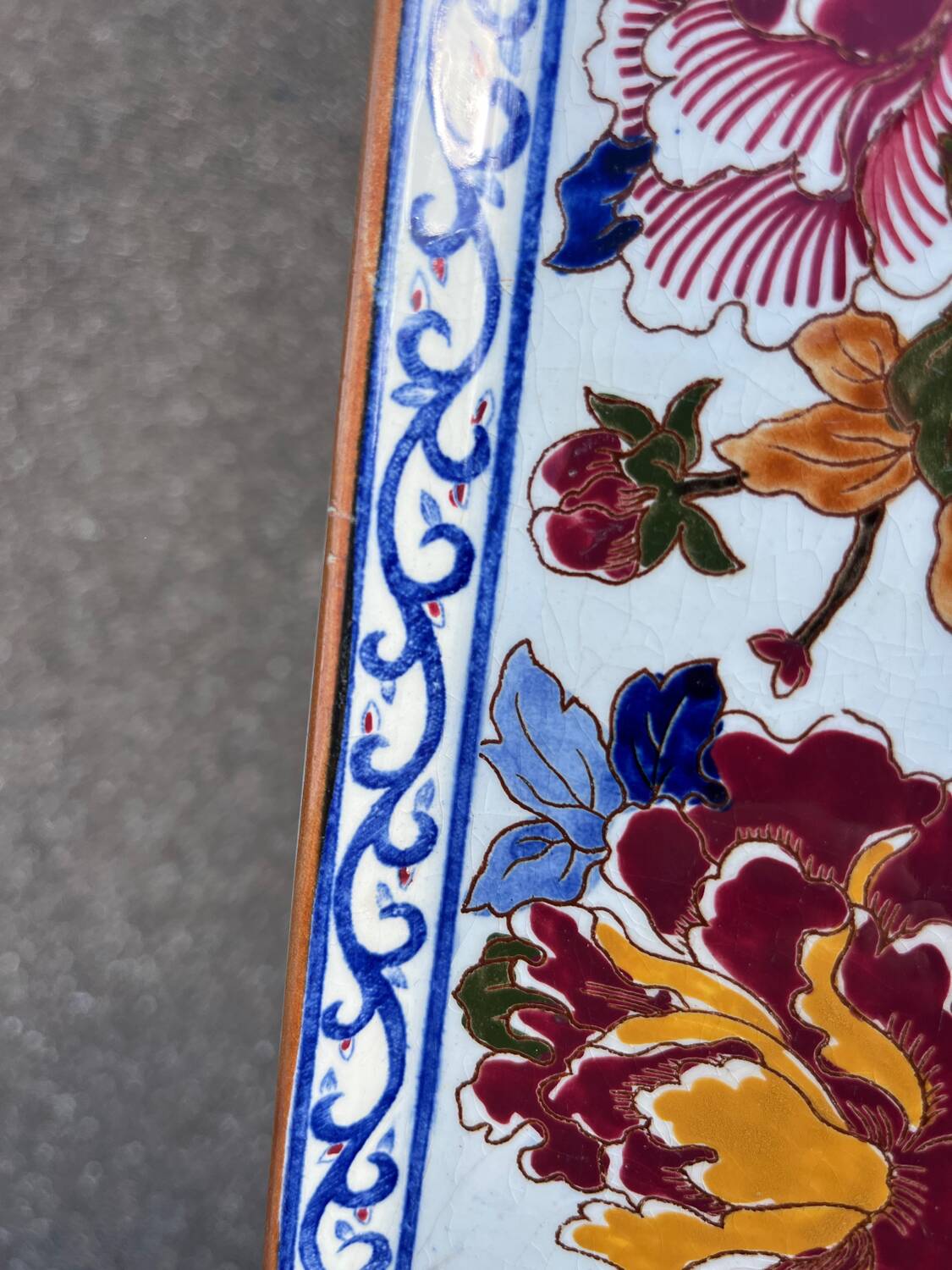 Gien earthenware cake dish with antique peony decoration