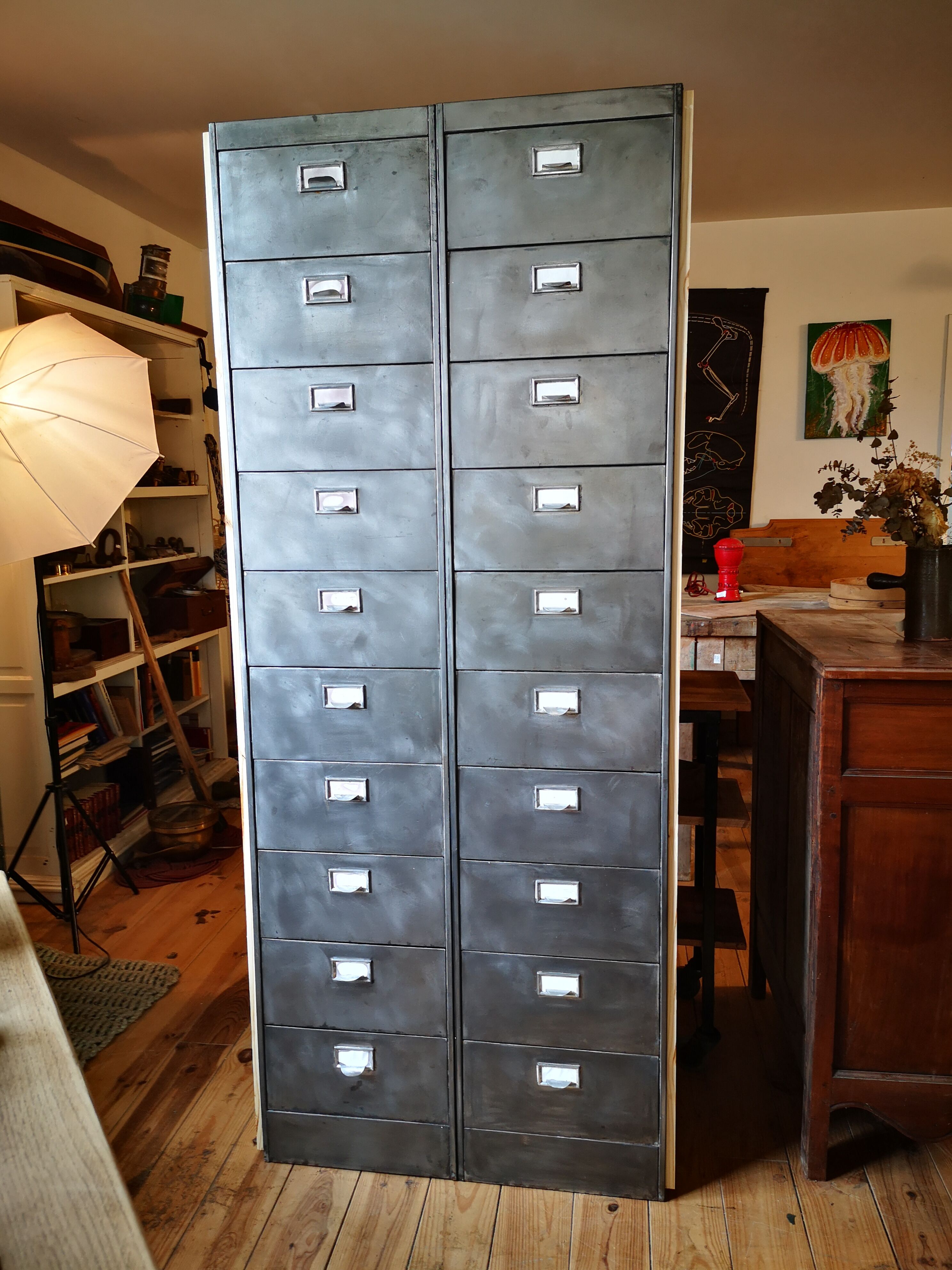 Metal locker column 20 waxed pickled valves dressed in wood