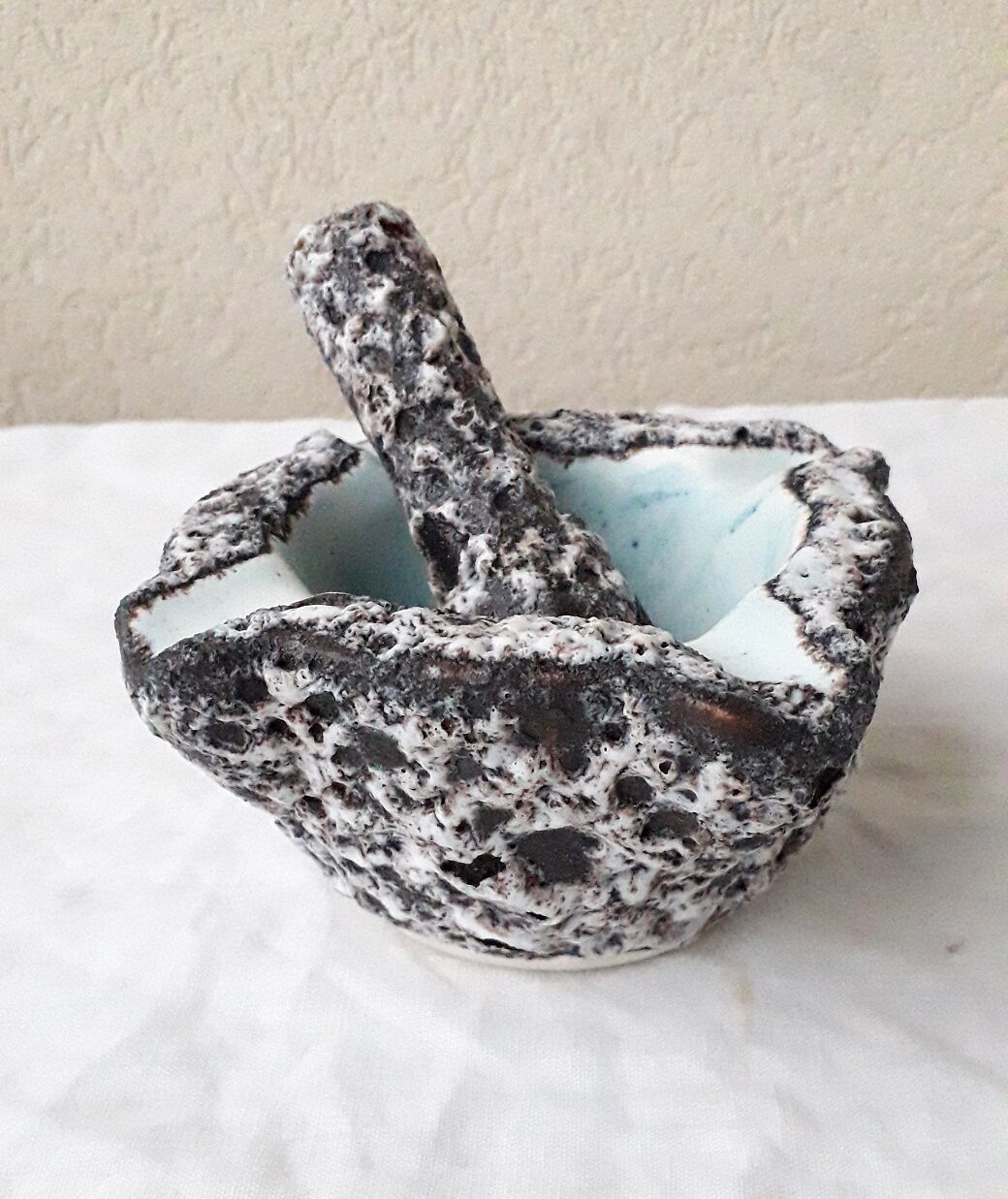 Ceramic mortar fat lava