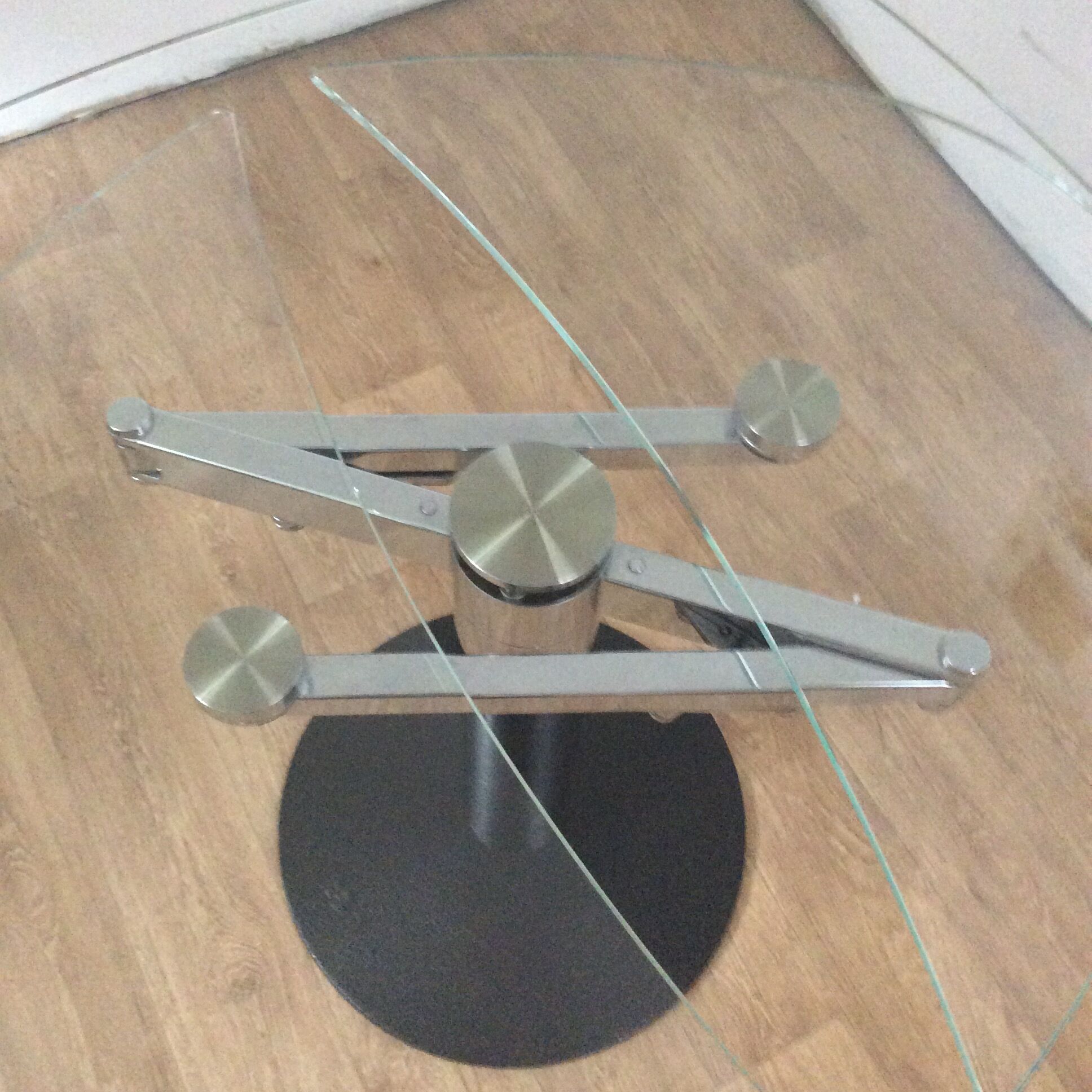 Groove extendable design dining table in tempered glass and chromed steel