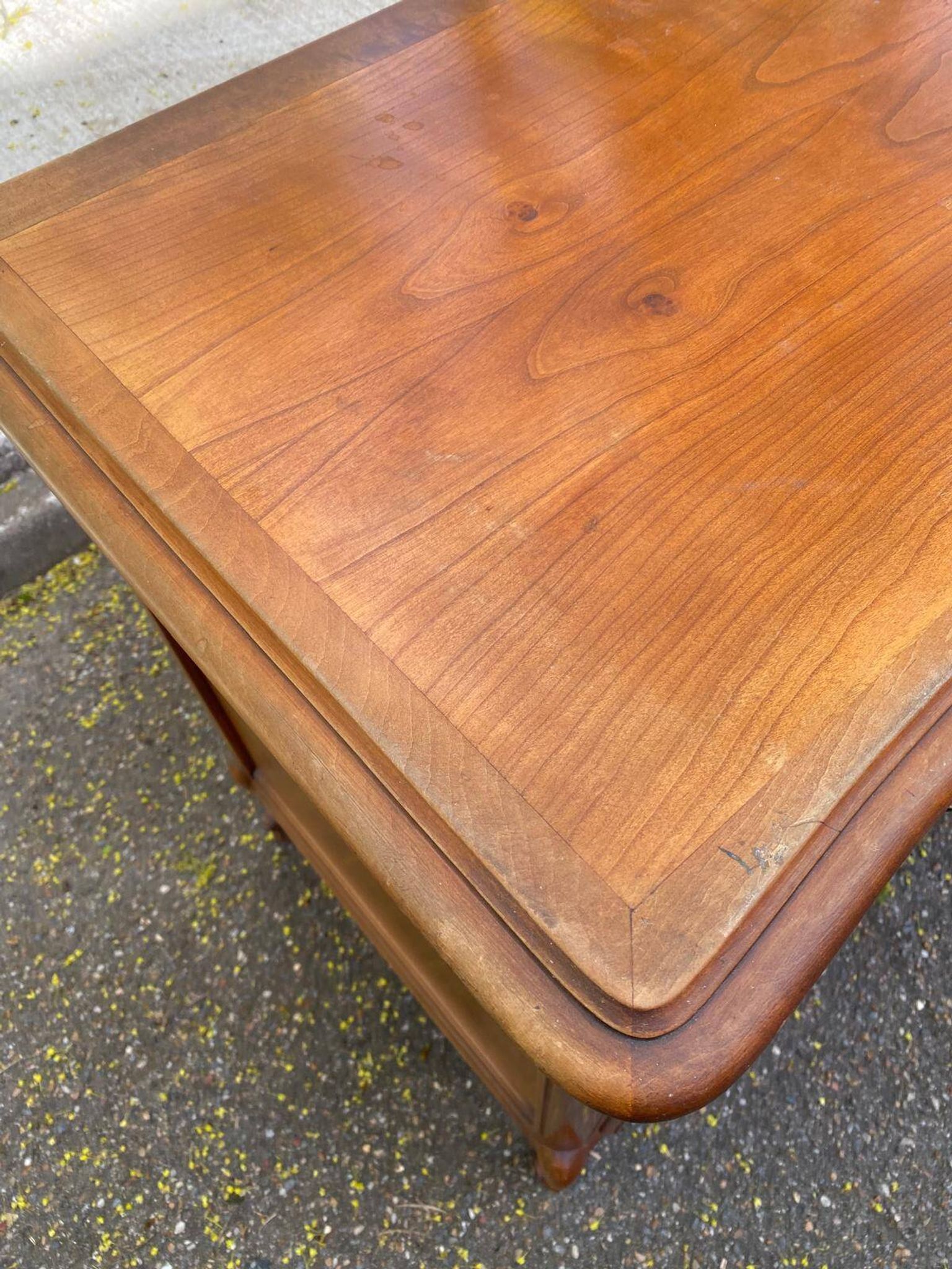 Commode arbalète Louis XV en bois massif merisier du 20ème