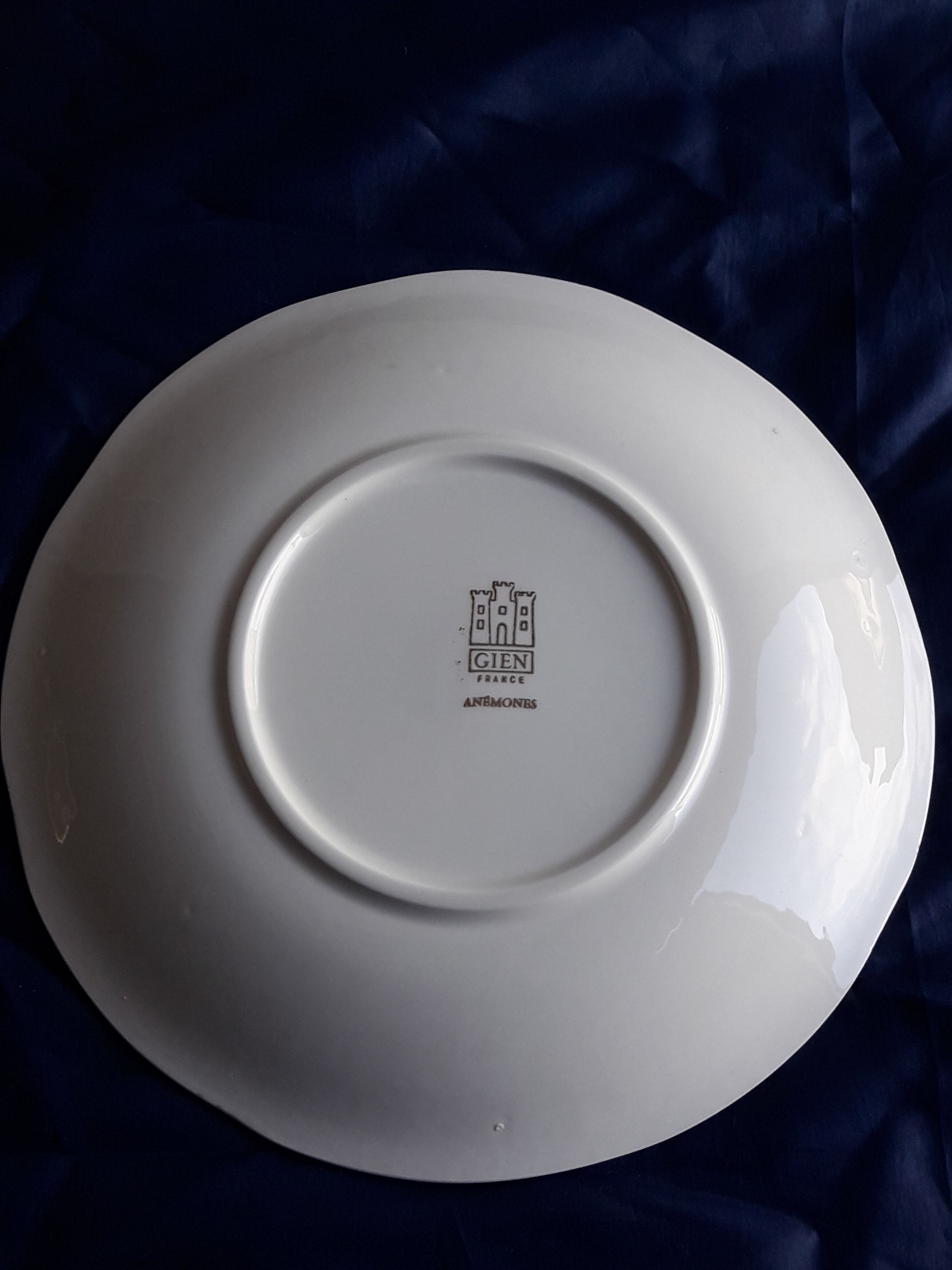 4 plates of earthenware gien model Anemones diam 23.5 cm