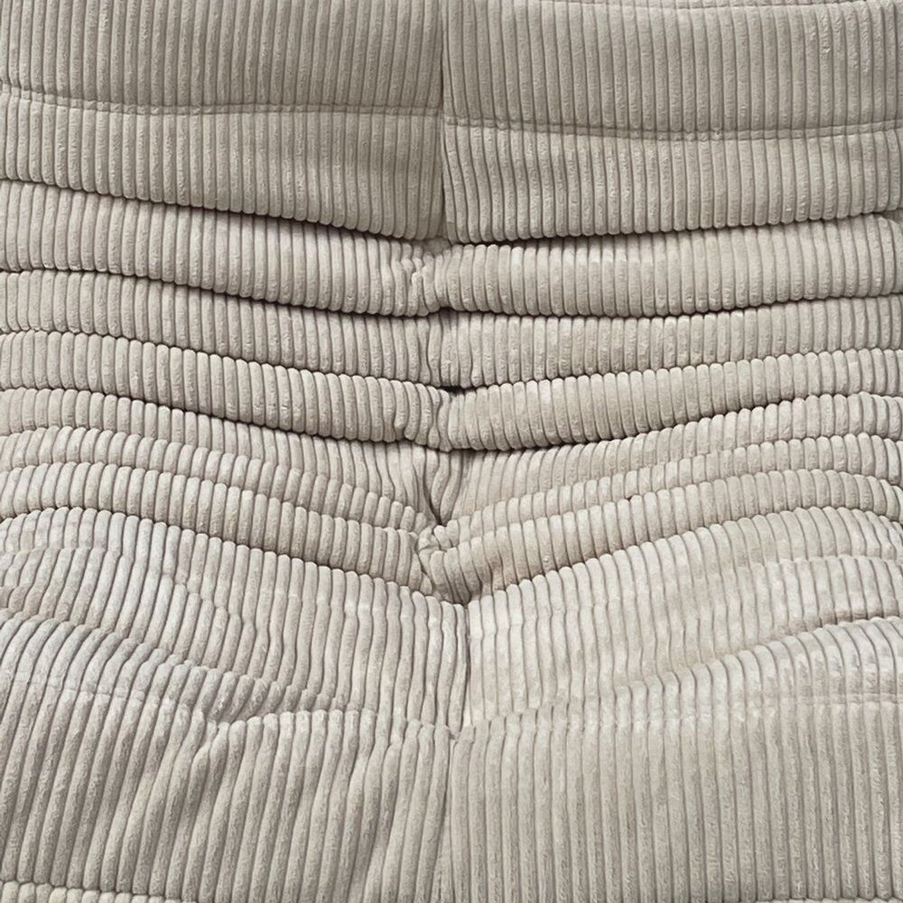 Fauteuil Togo Lounge en velours côtelé beige par Michel Ducaroy pour Ligne Roset.