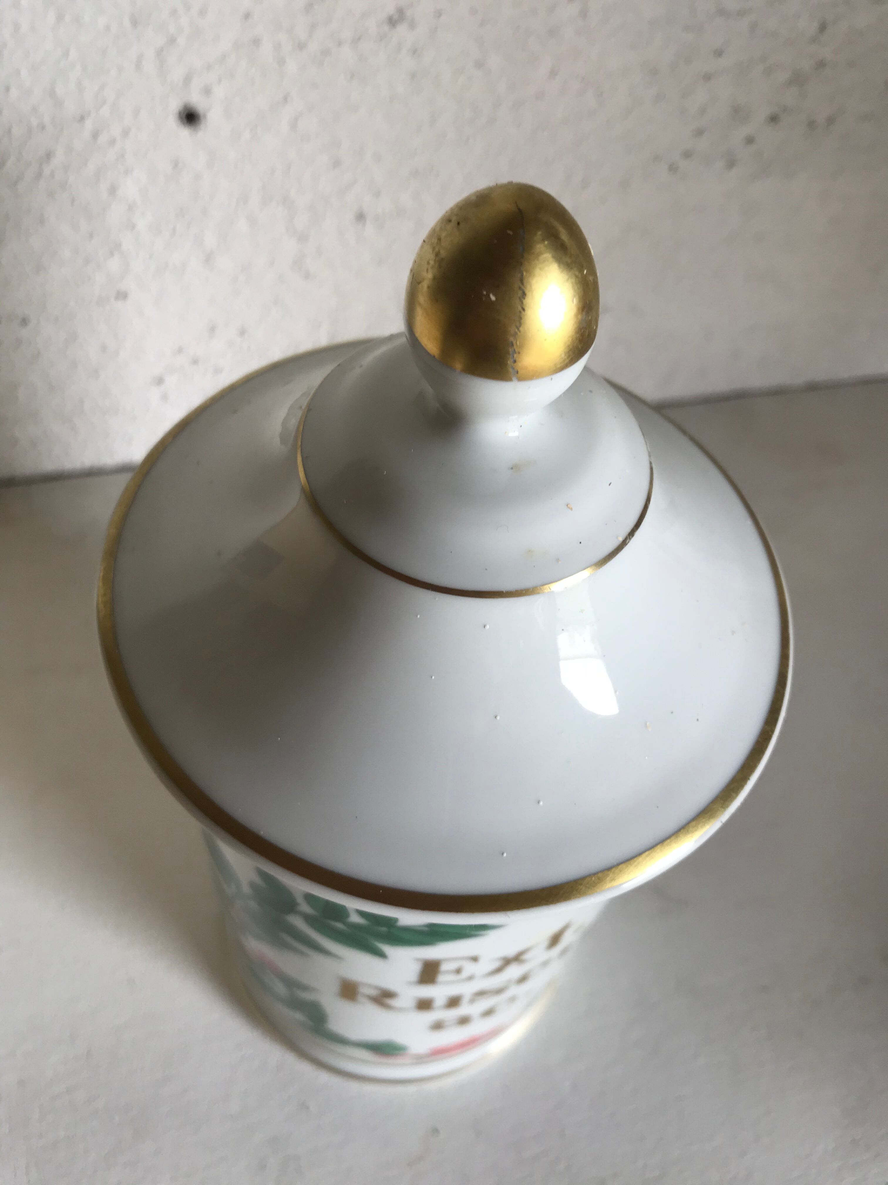 Porcelain apothecary pot