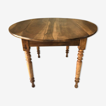 Perigord round table in solid walnut