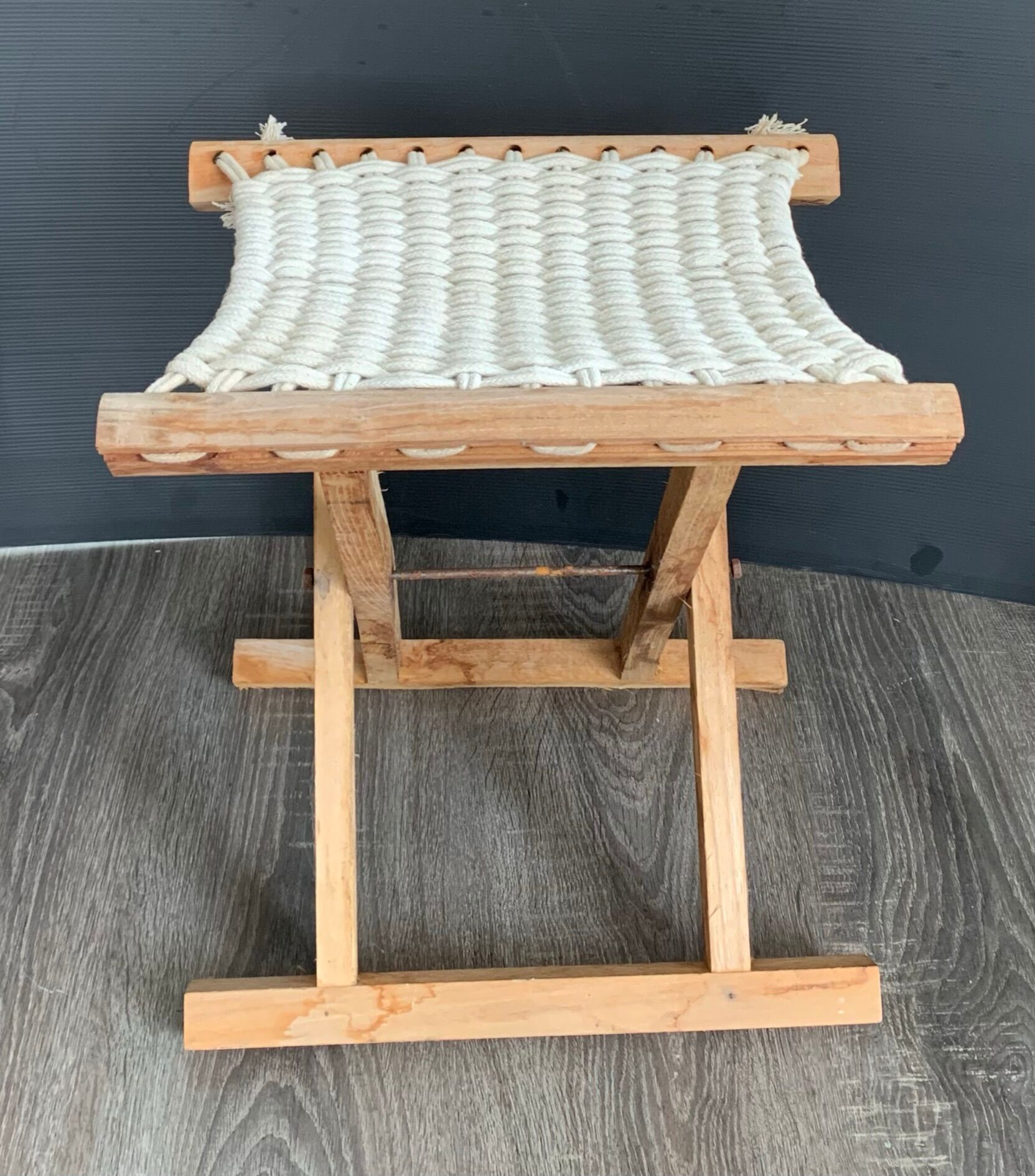 Tabouret bois et corde