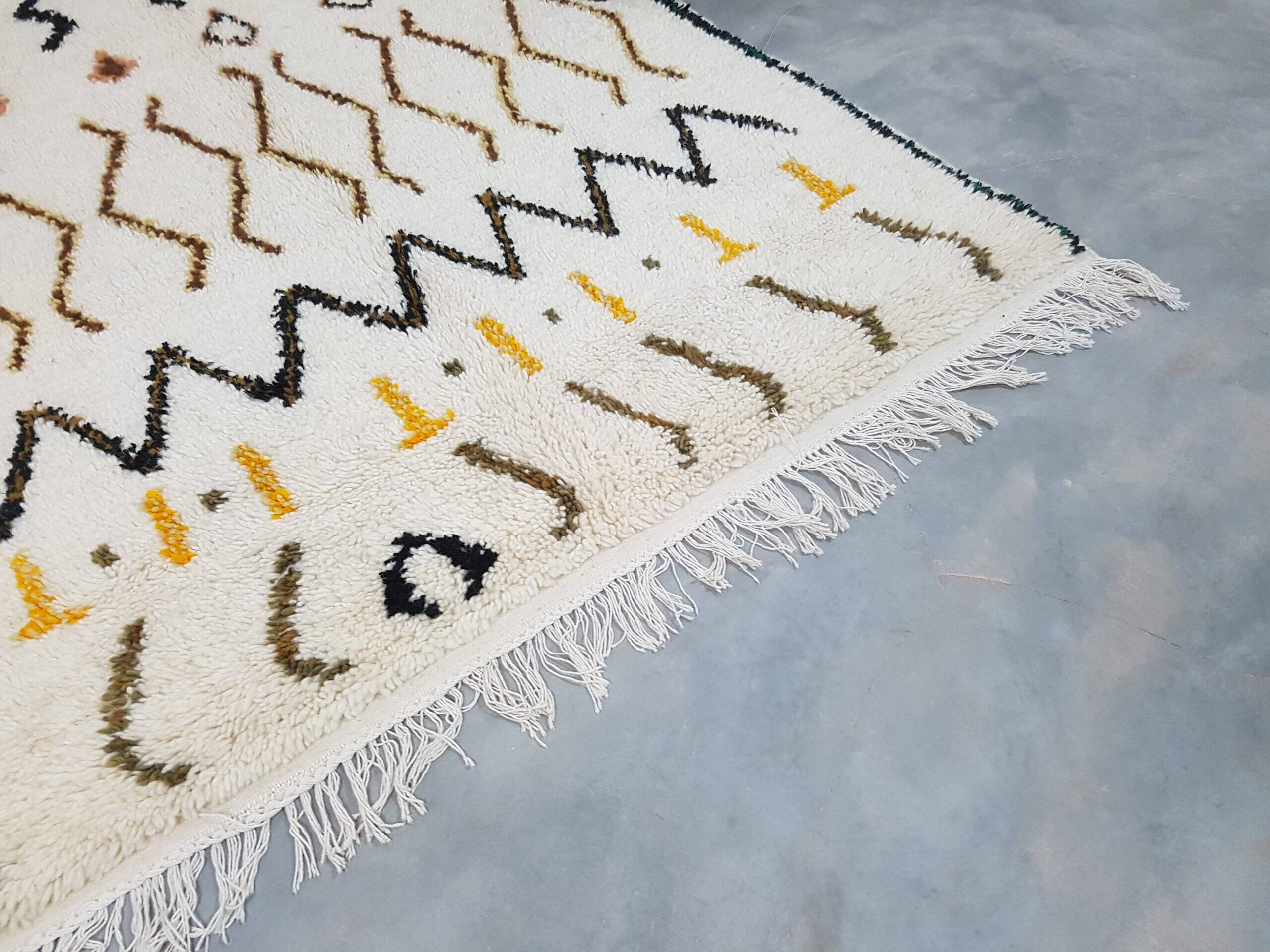 Moroccan Berber rug 258 x 141 cm Azilal wool rug