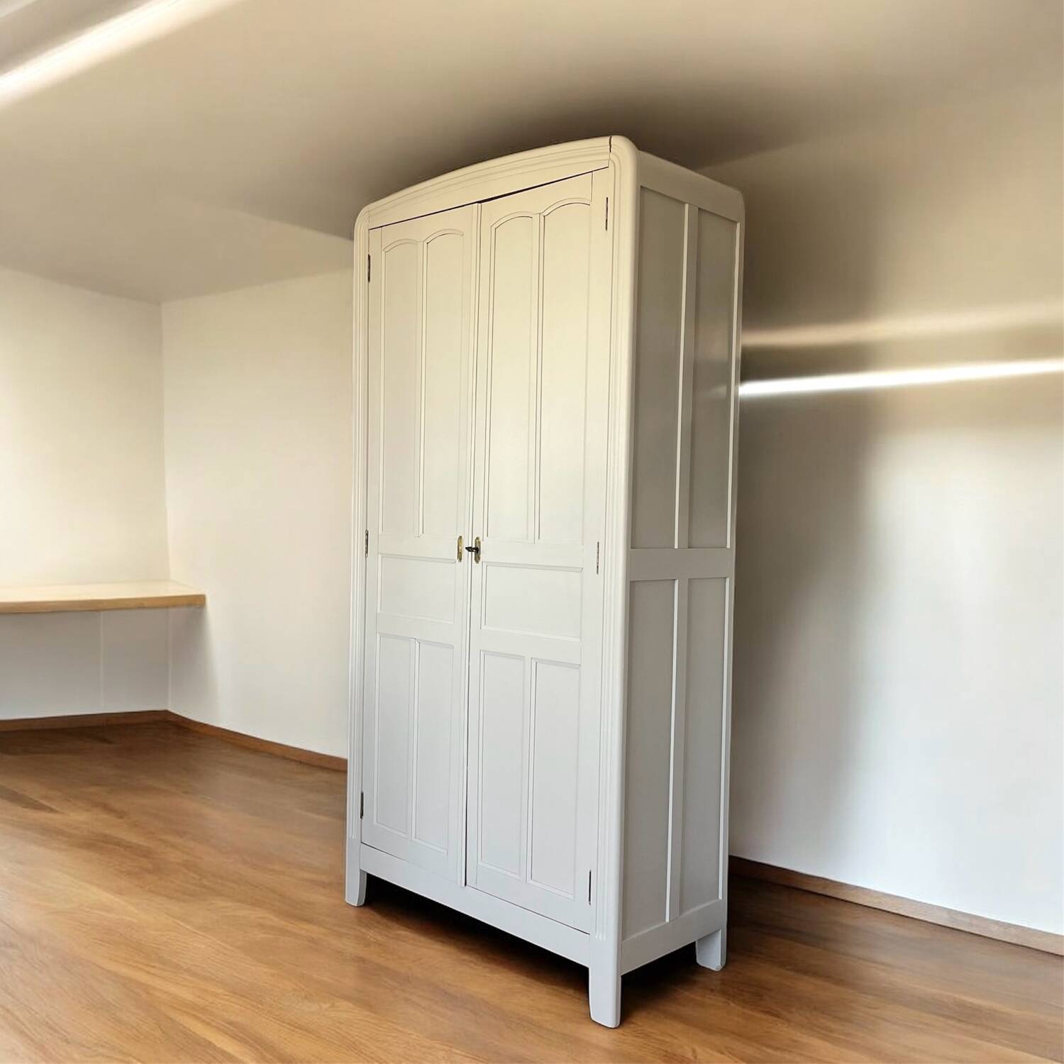 Armoire parisienne beige