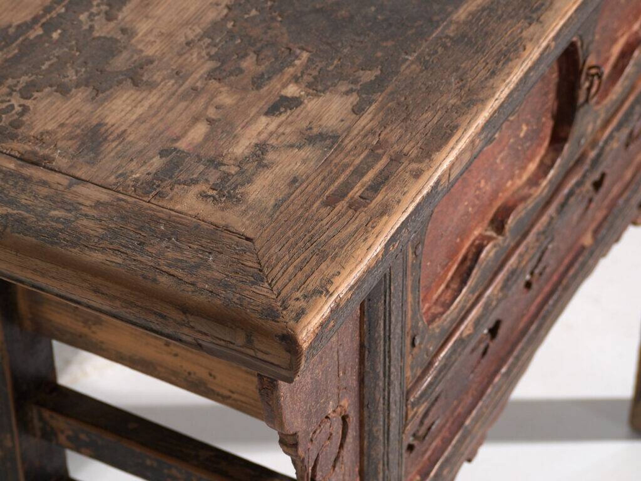 Ancienne console en pin à patine multicouche – Chine, vers 1930