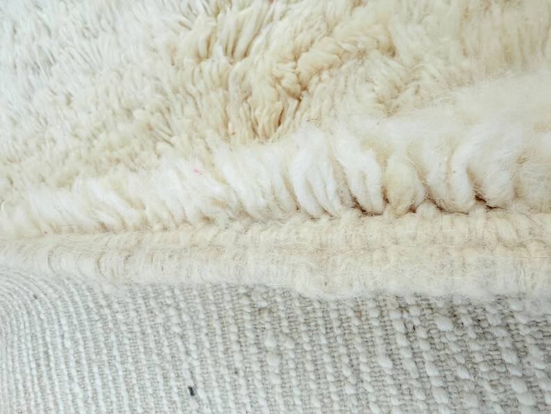 Simple white rug 250cmx150cm