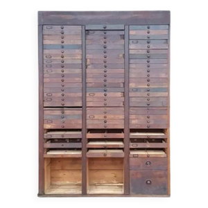 Grand meuble de médaillé