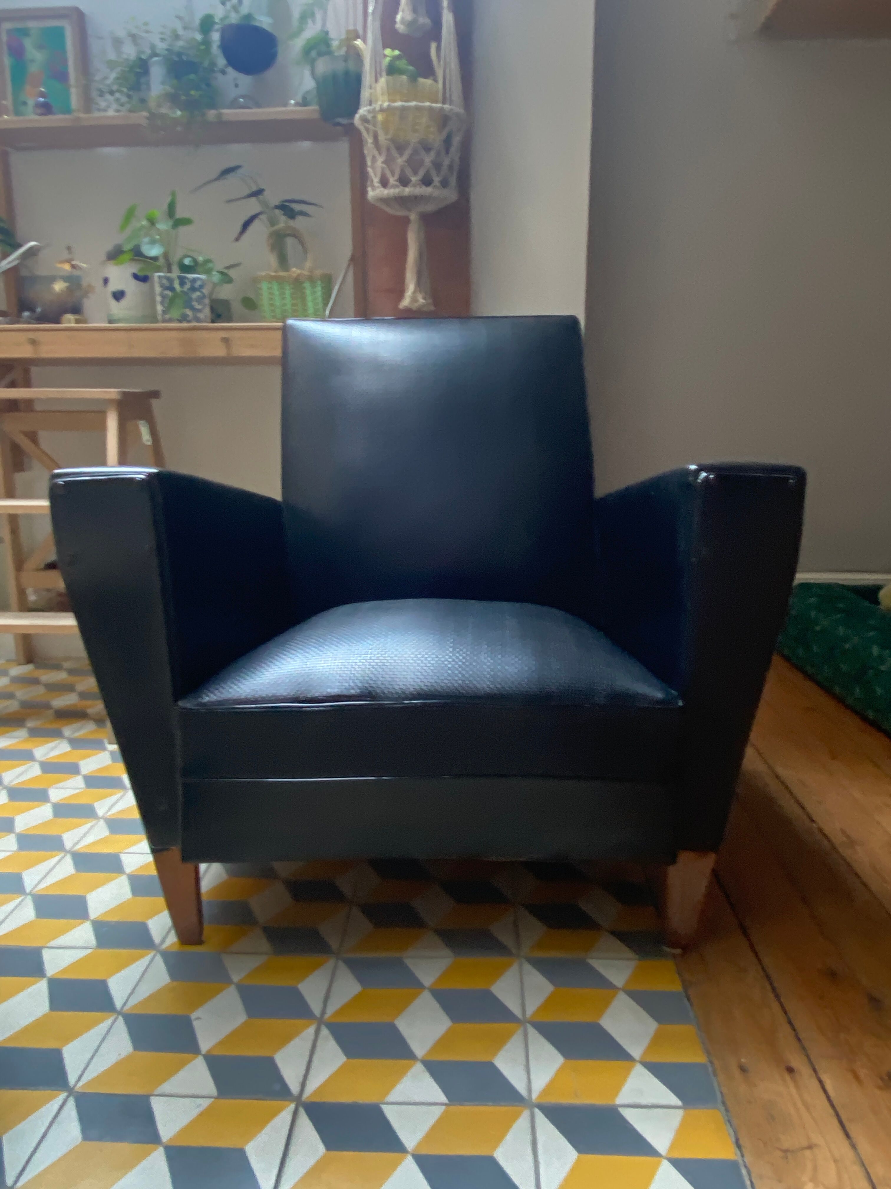 Vintage armchair skaï