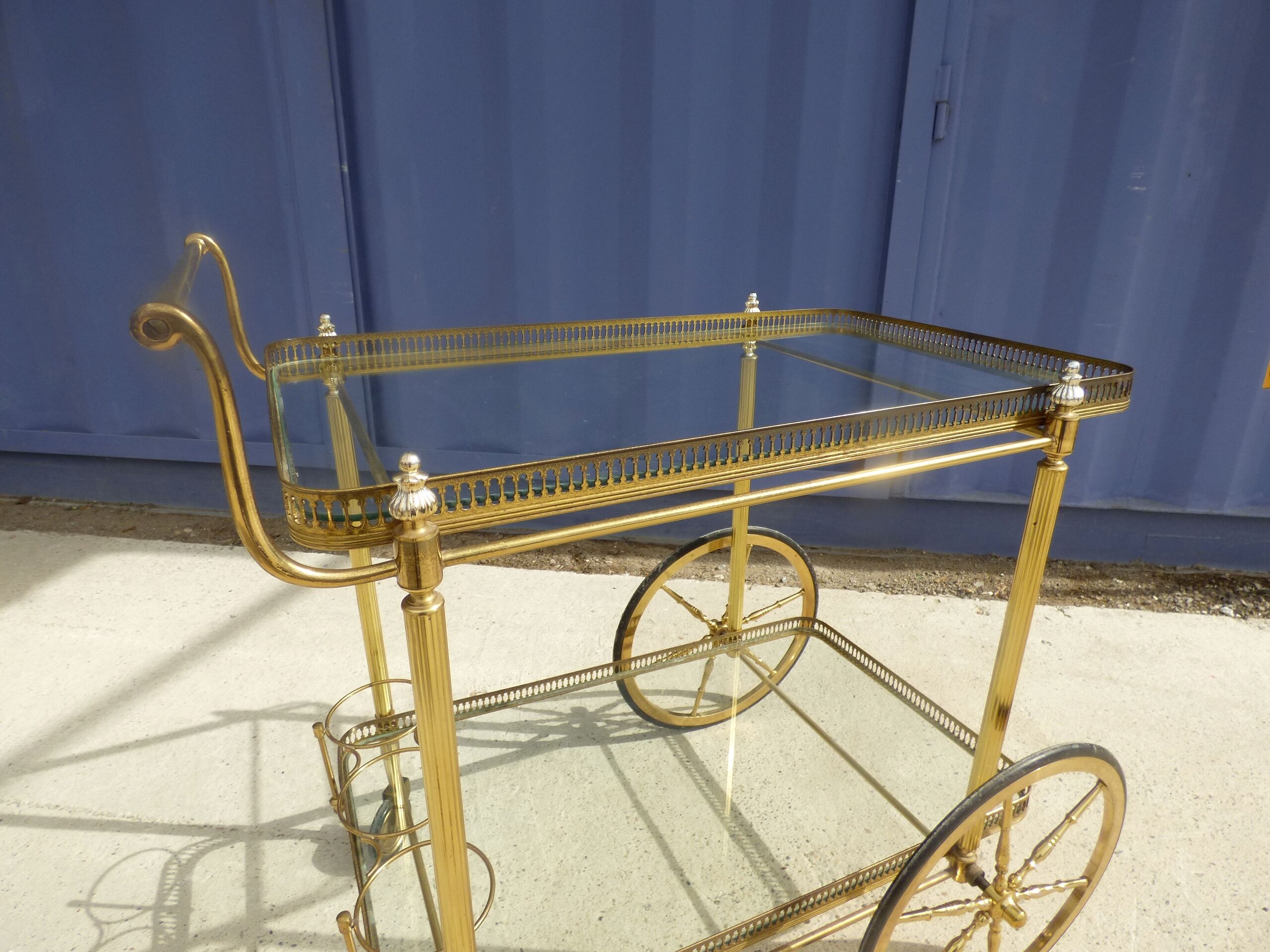 Golden wheels serving table