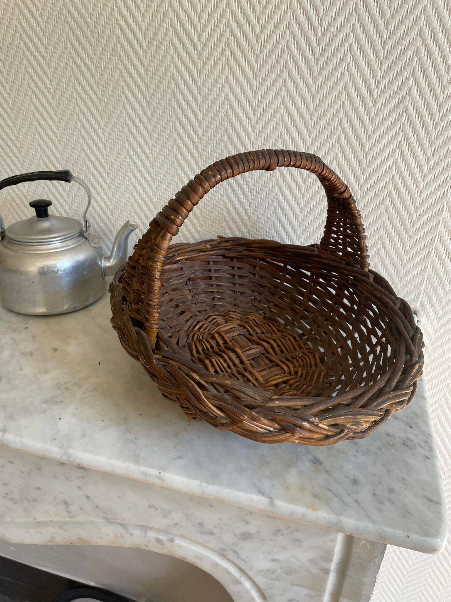Small dark brown basket