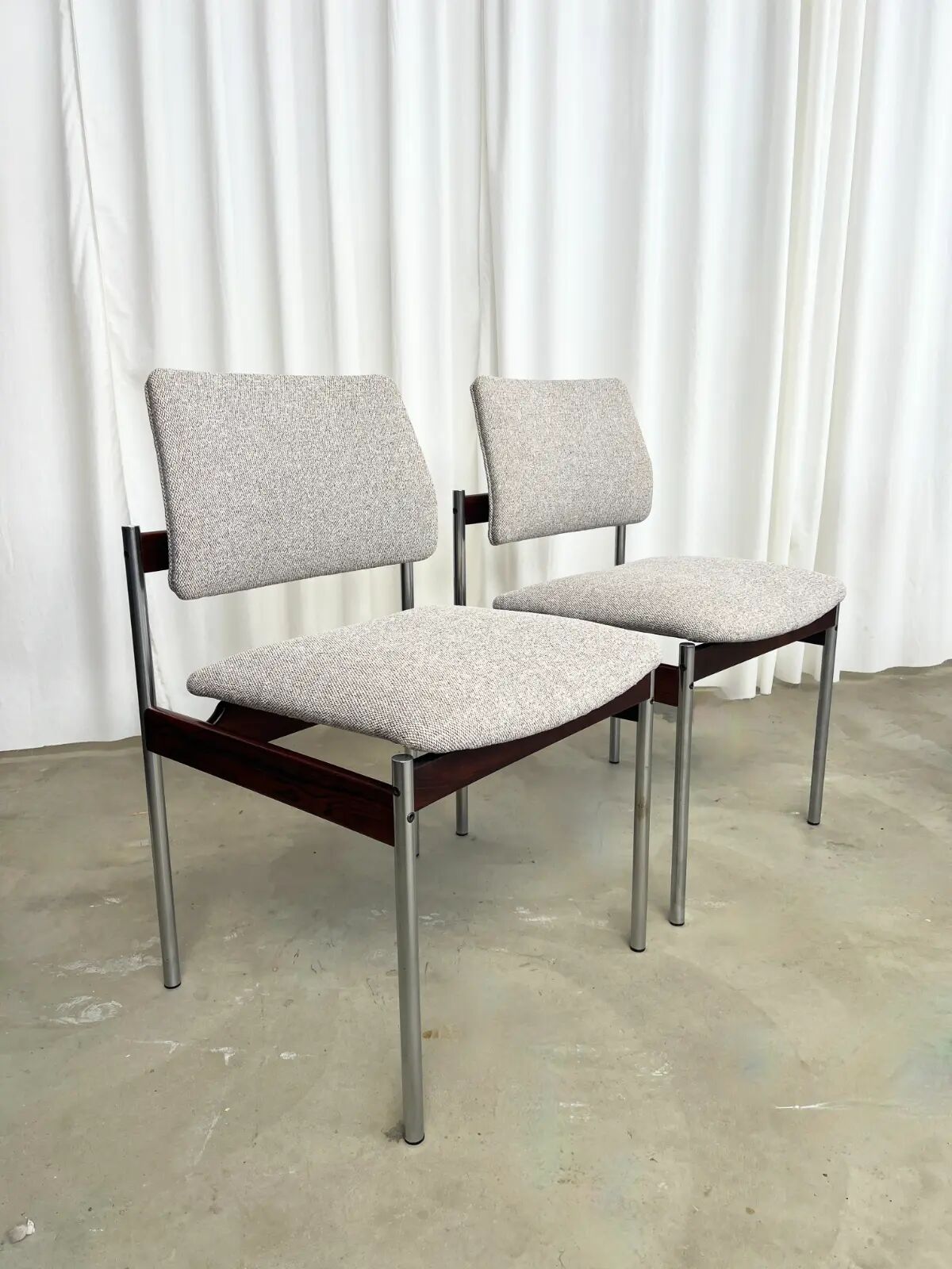 Set of 4 Thereca mid-century chairs in rosewood and chrome.