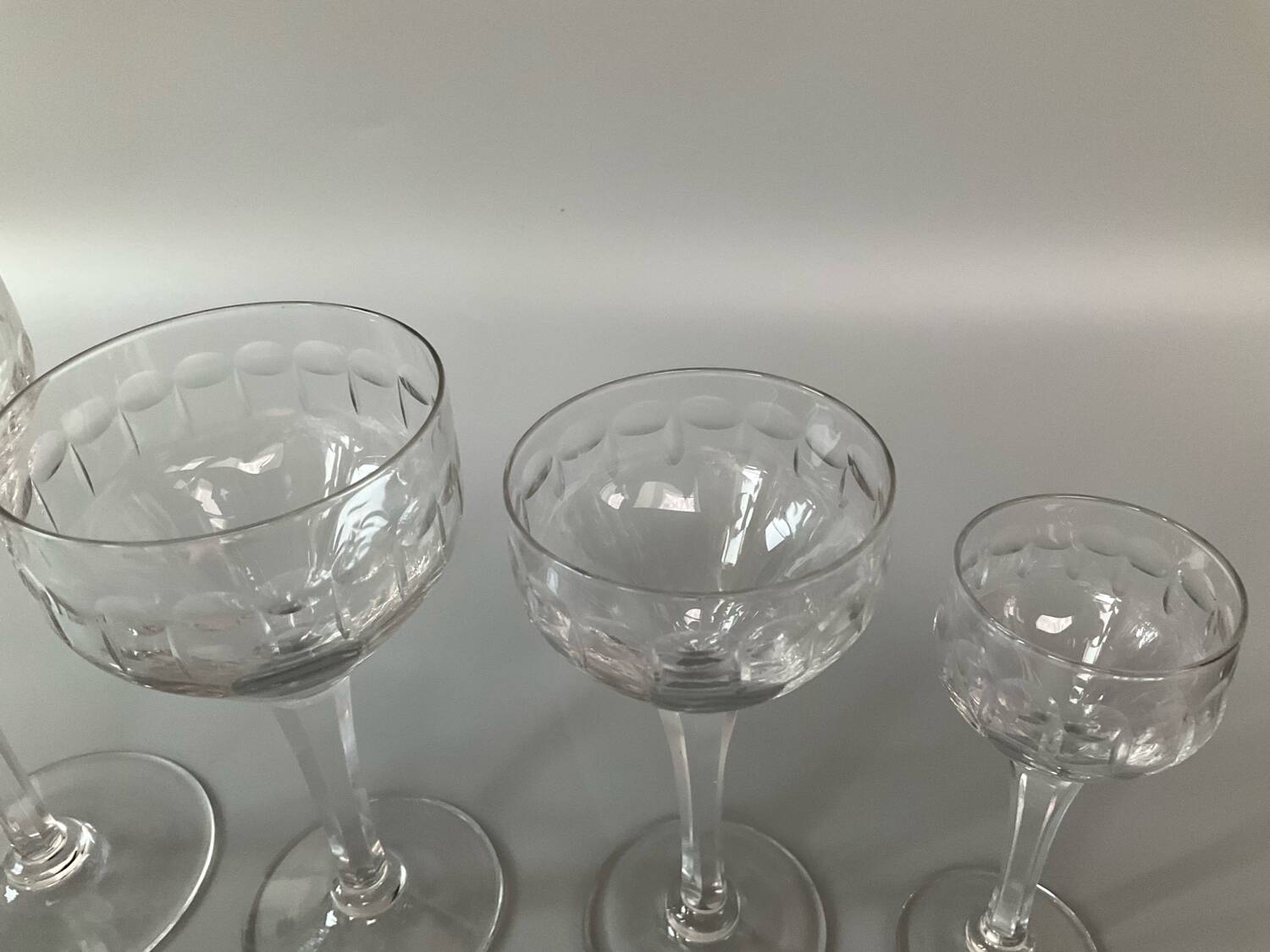 Stemmed glass service
