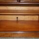 Buffet en noyer burr et quarter cut avec deux tiroirs et base d'armoire