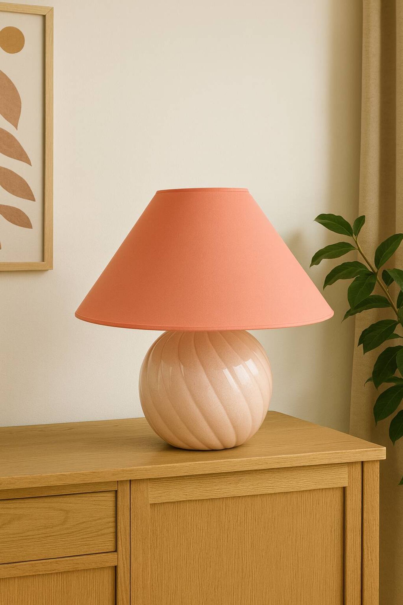 Lampe vintage en céramique rose poudré et abat-jour corail