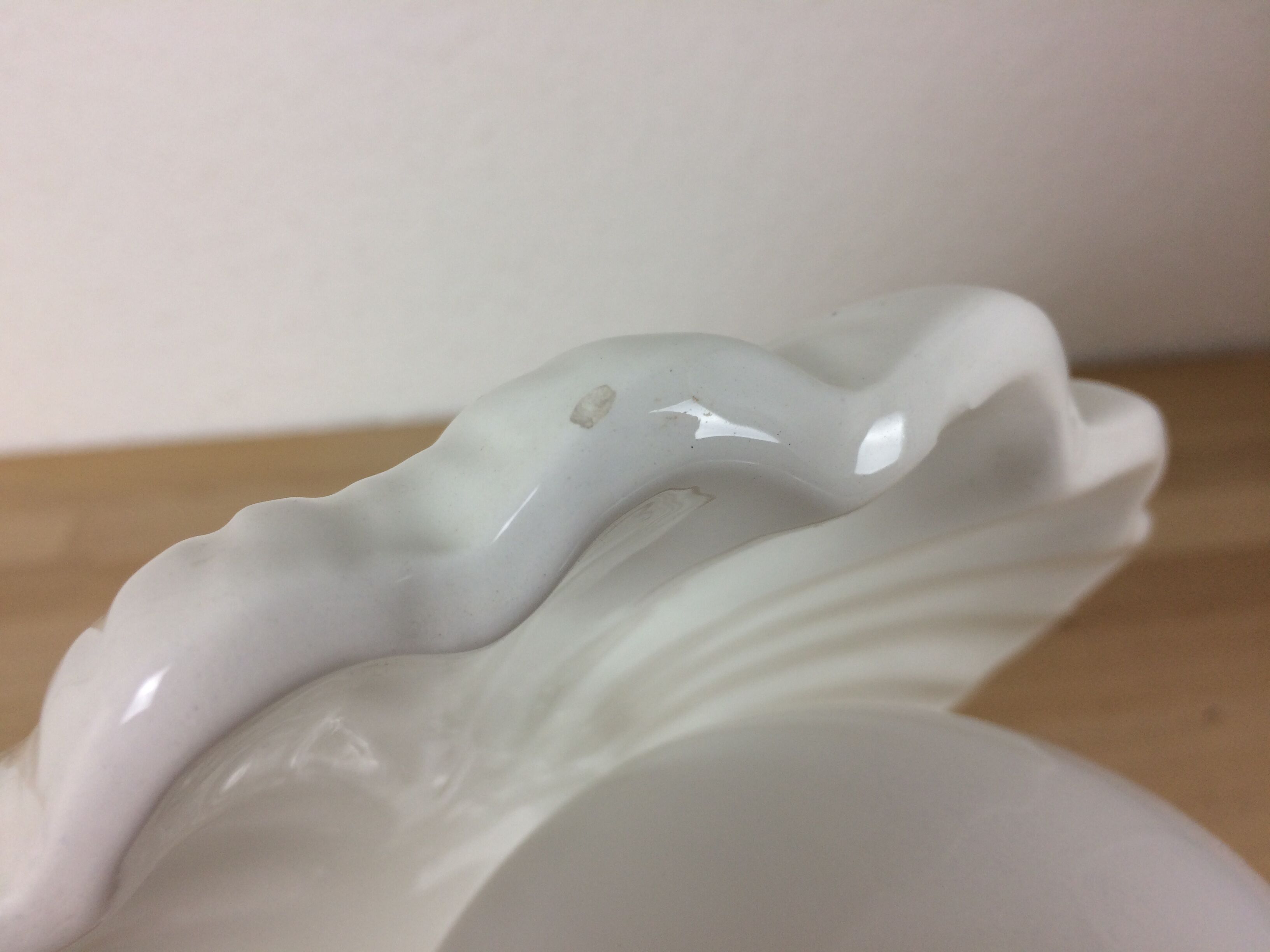 Opaline seashell and pearl lamp, white ceramic