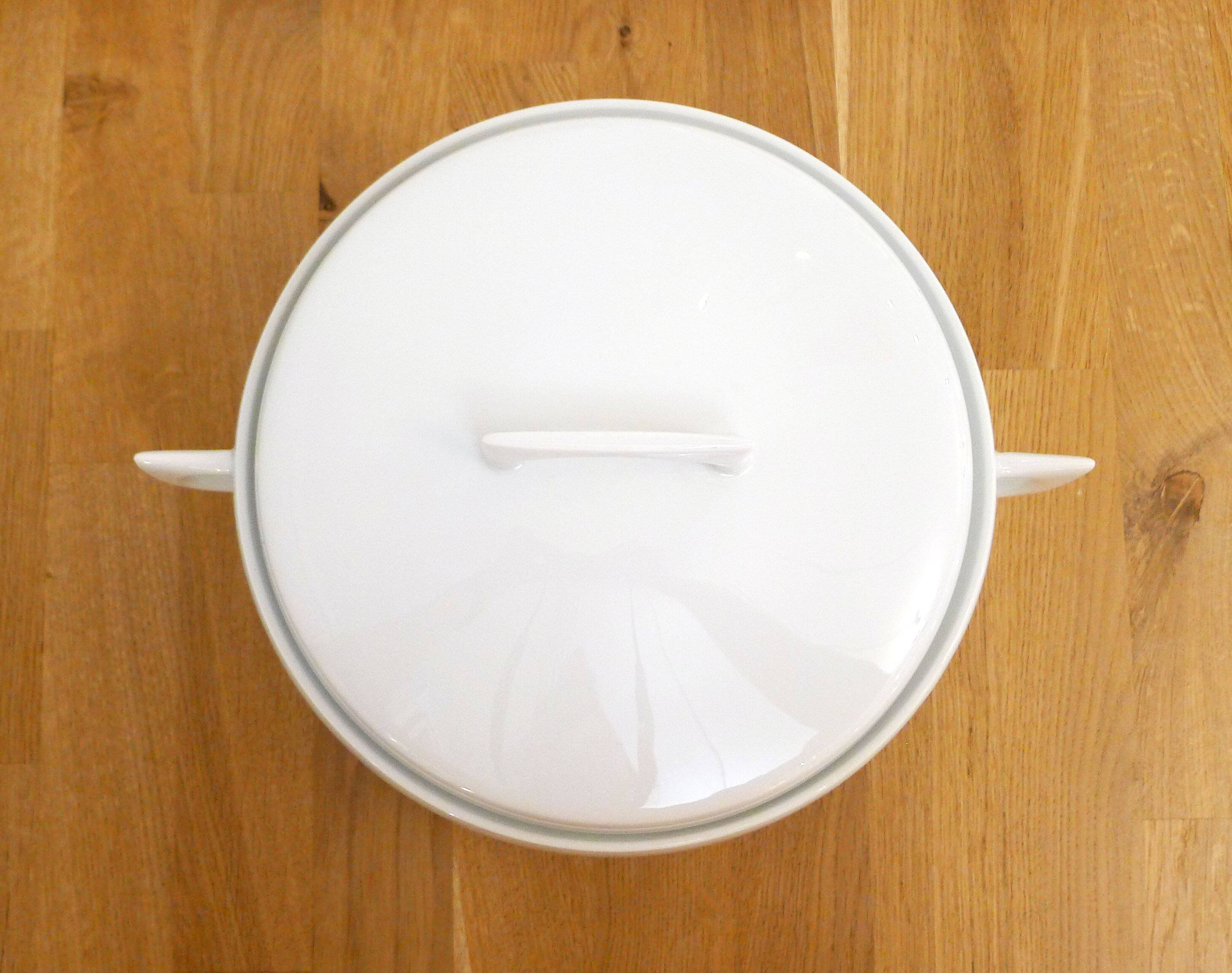 Vegetable dish Ariès design R.Loewy