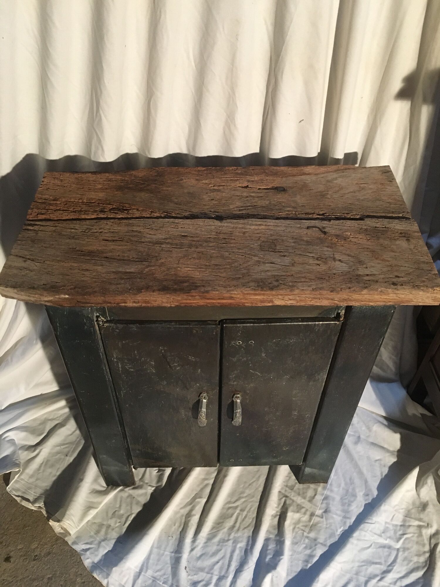 Renovated kitchen furniture and revisited in 50s metal