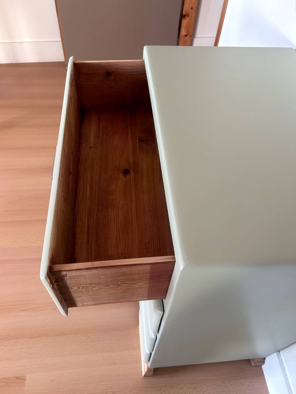 Commode vintage