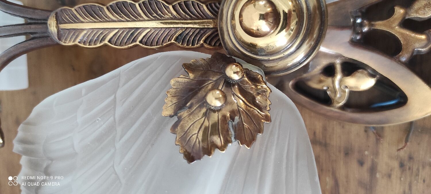 Art Deco/Art Nouveau shell and bronze wall lamp