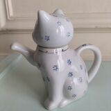 Porcelain teapot cat