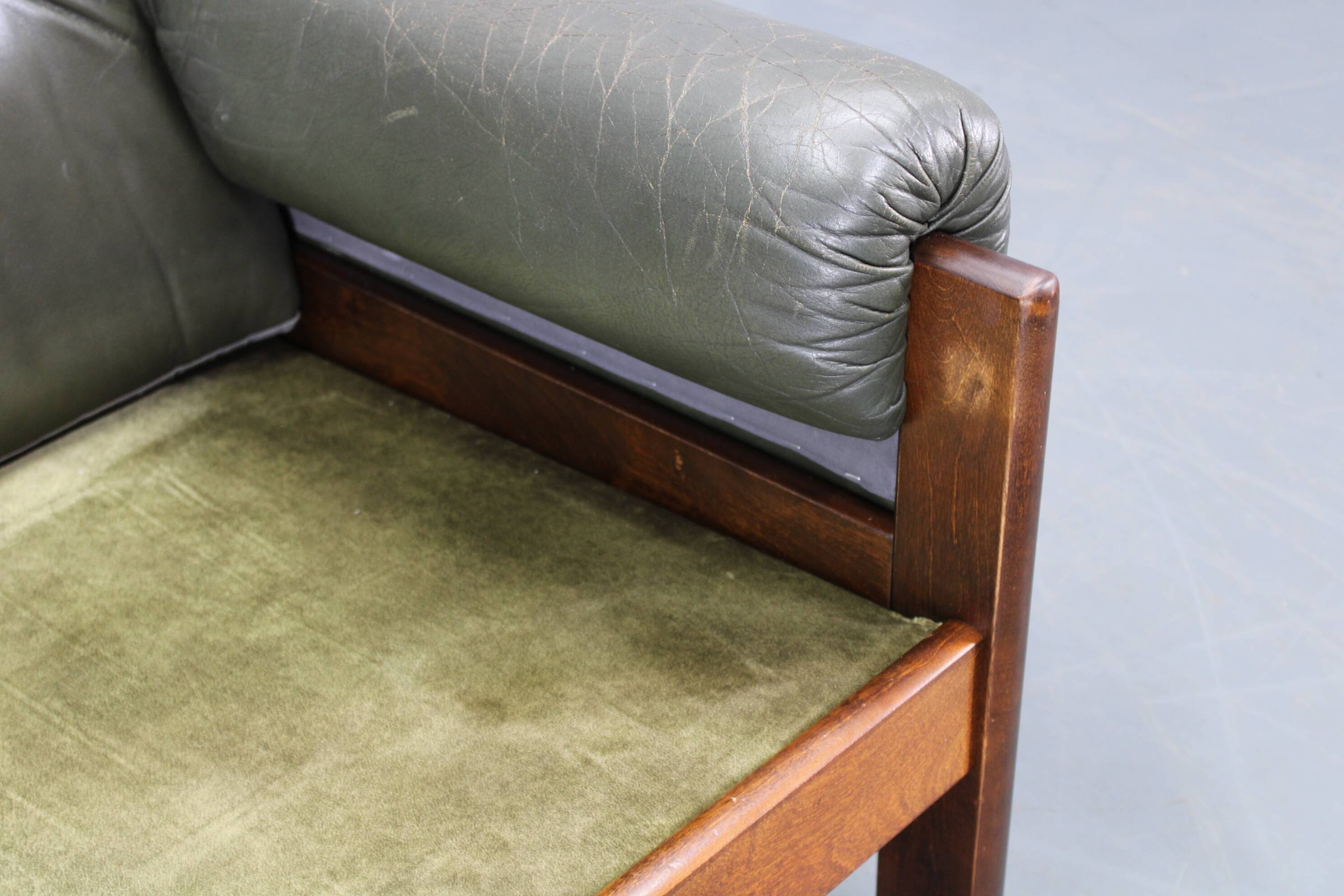 Fauteuil en cuir vert des années 70, Tchécoslovaquie.