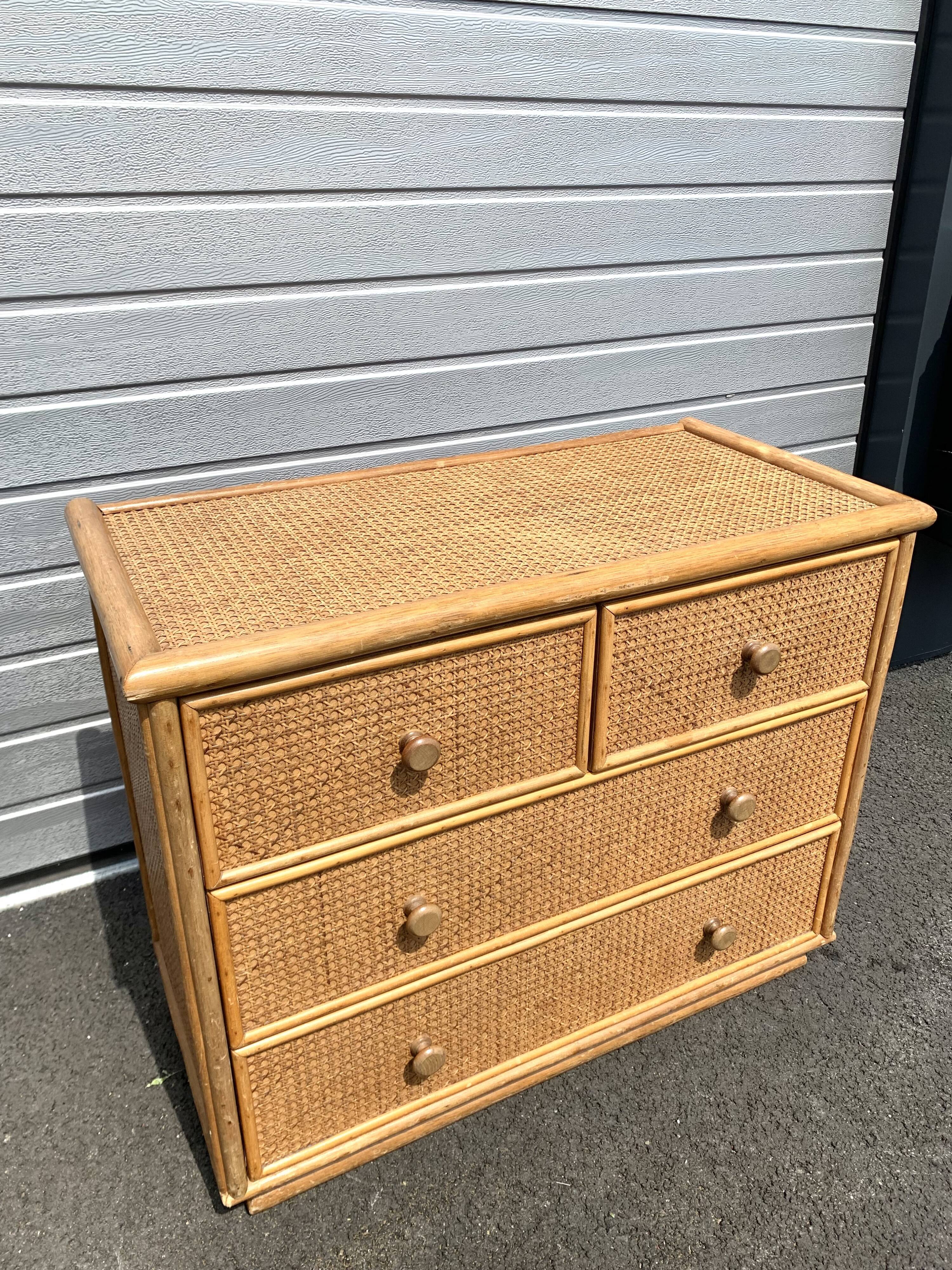 Commode en rotin