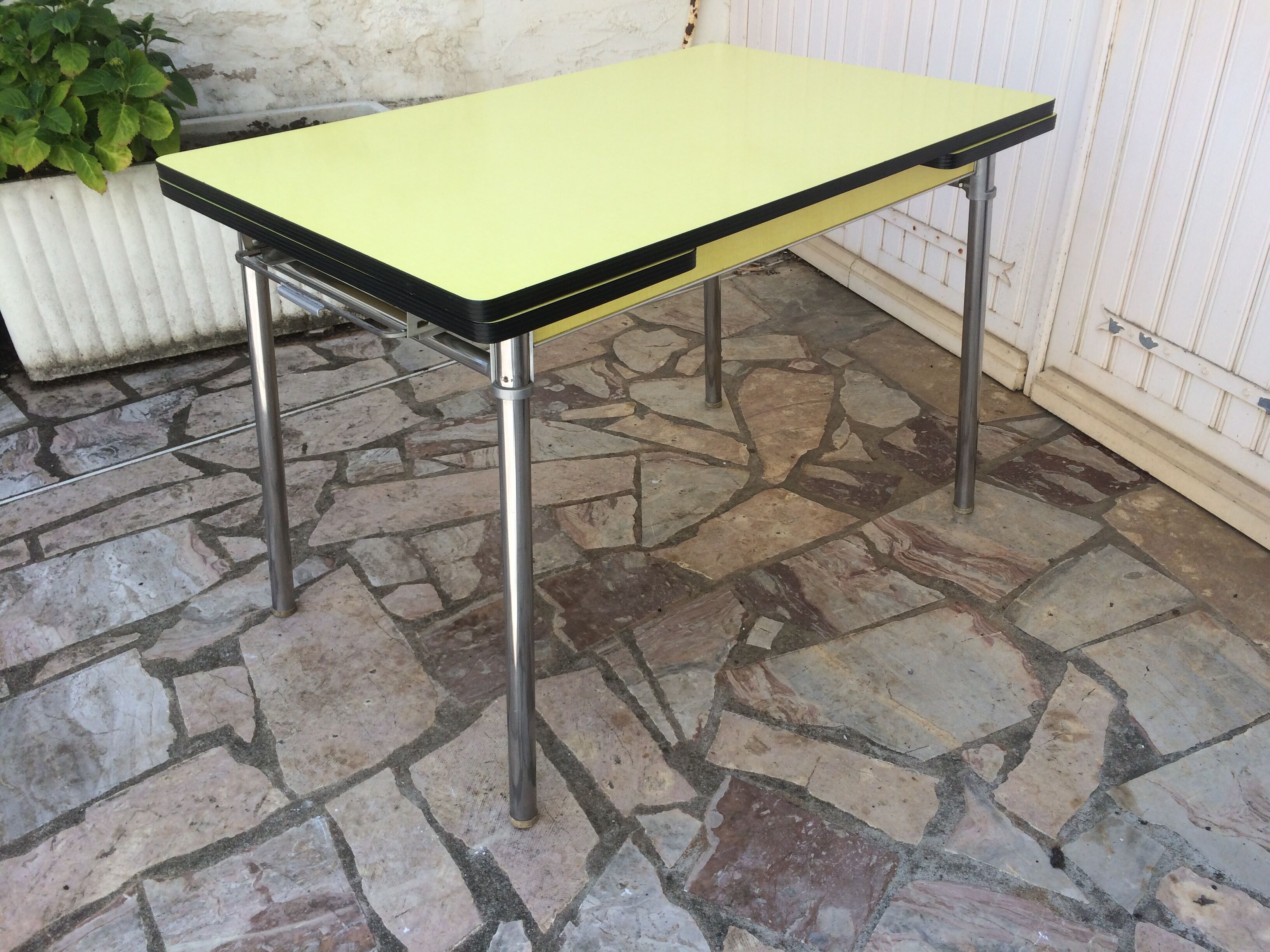 Plastilux yellow formica table with extensions 50s