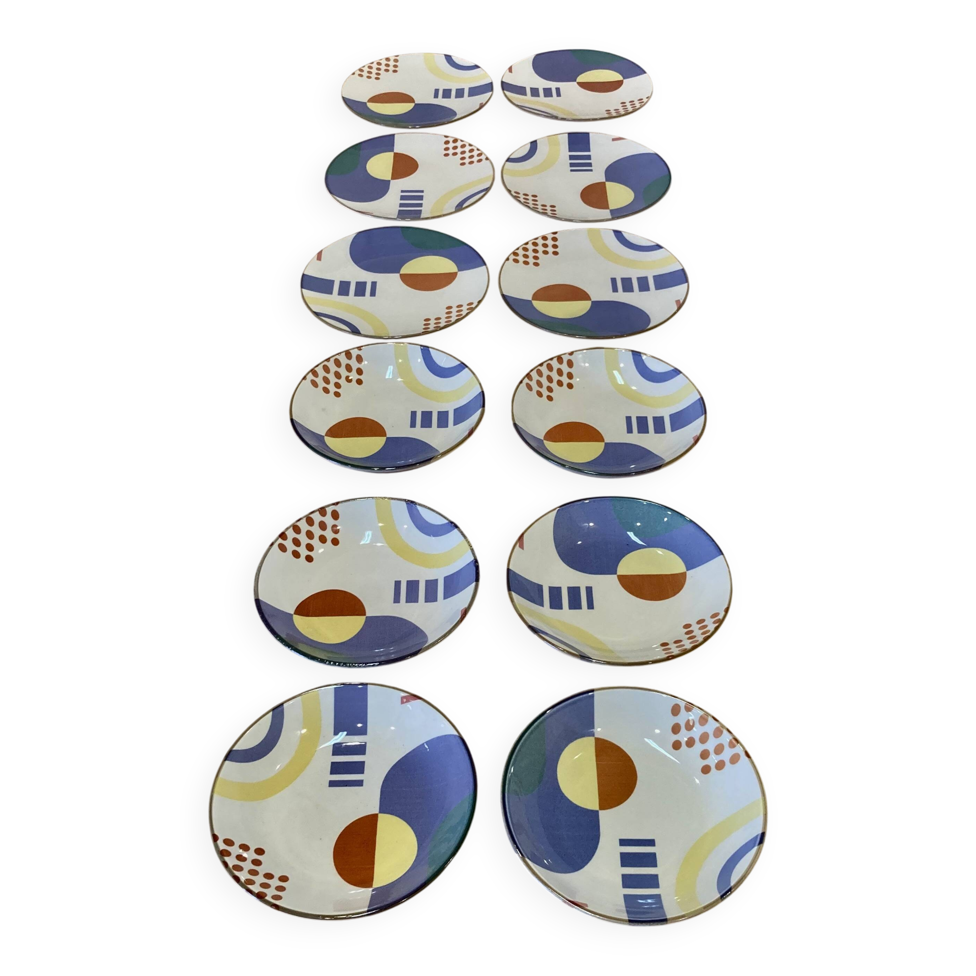 Set of 12 plates entirely handmade.