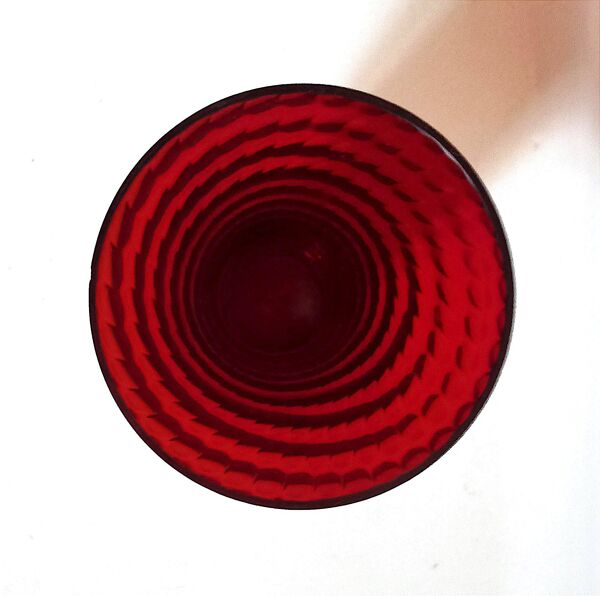 Vase verre rouge rubis effet nid d'abeille Années 50 Hauteur 35,3 cm