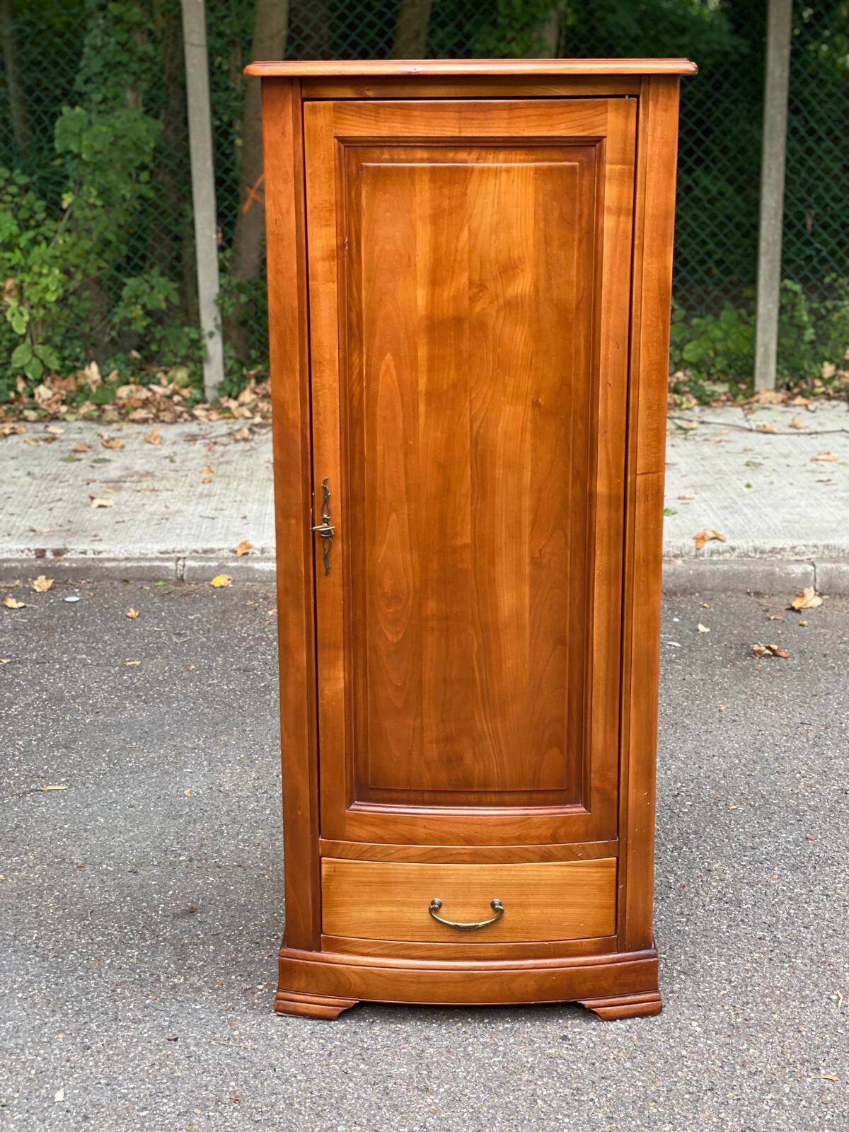 19th century Provençal wardrobe in solid wood