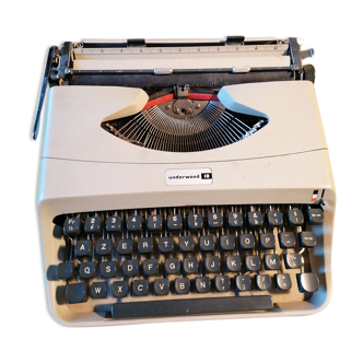 Underwood typewriter 18