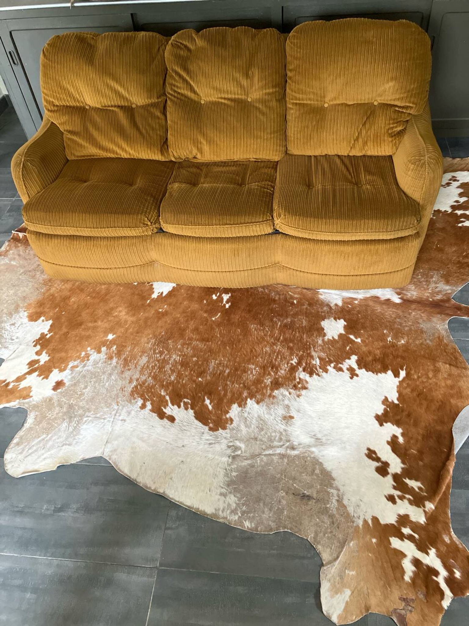 Velvet 3-seater sofa bed