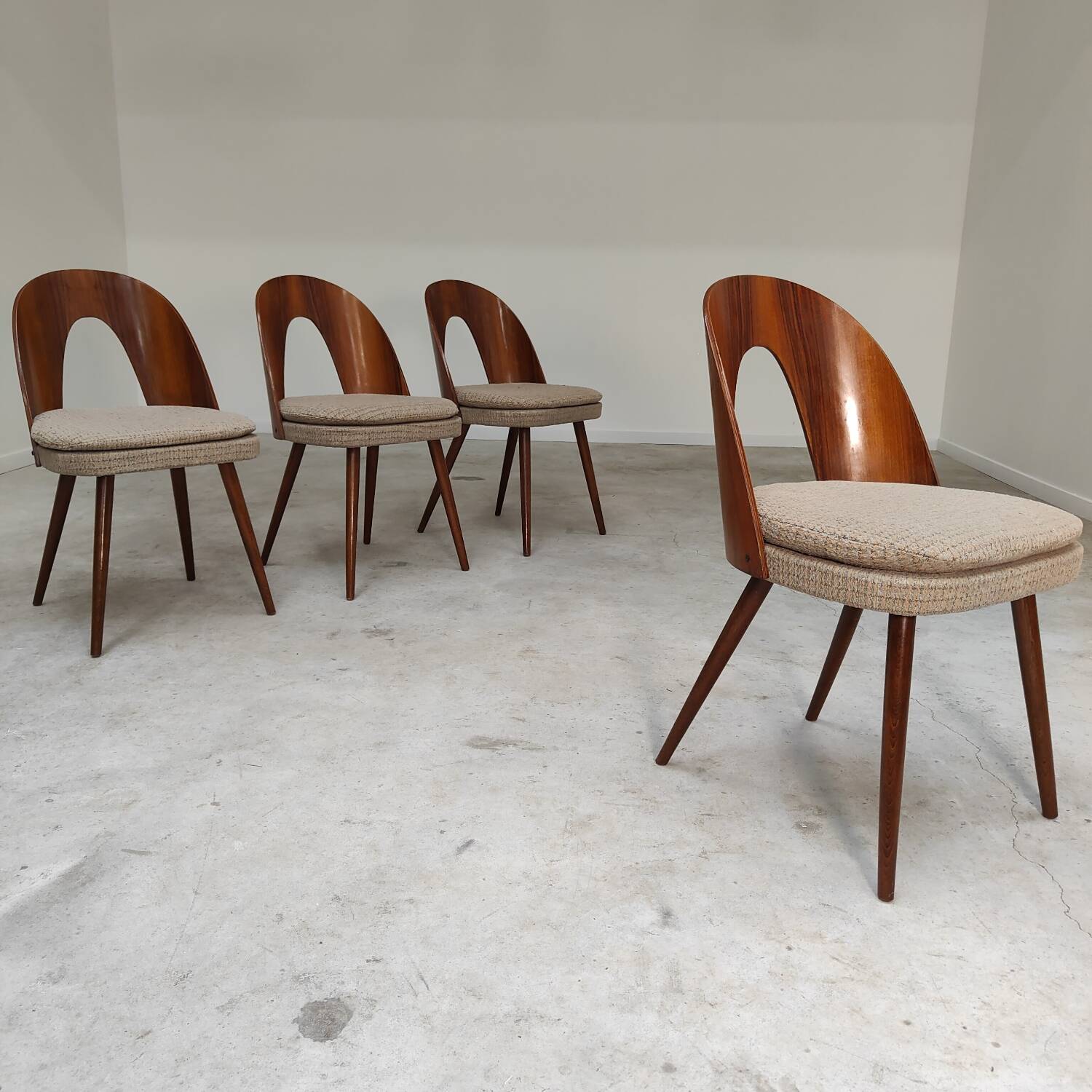 Set of 4 chairs by Antonin Suman for Tatra Nabytok 1960