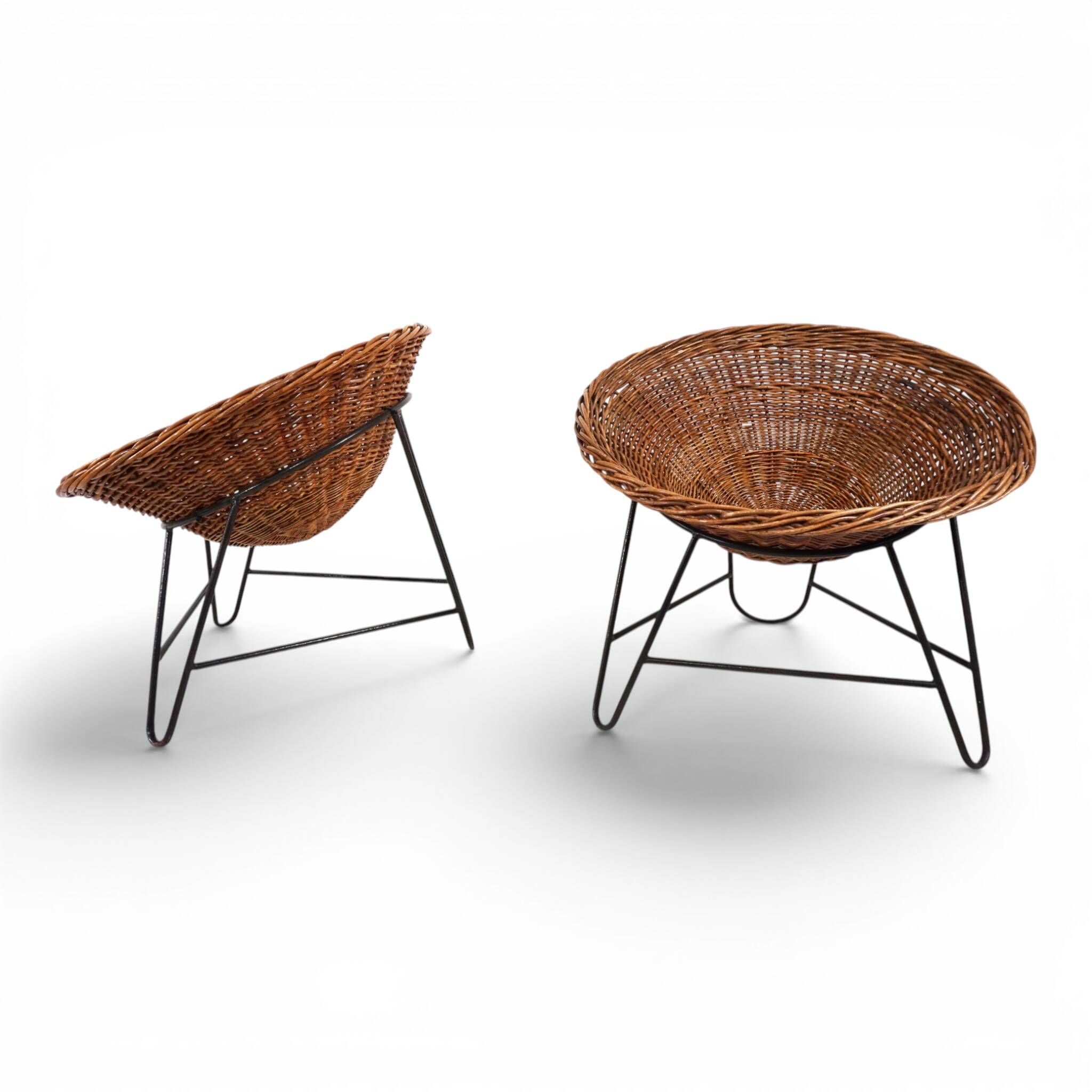 Pod Chairs – Pair of Rattan/Wicker Lounge Chairs on Metal Frame, 1970