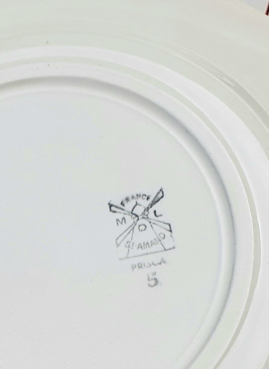 Lot of 6 flat plates in blueberry decor