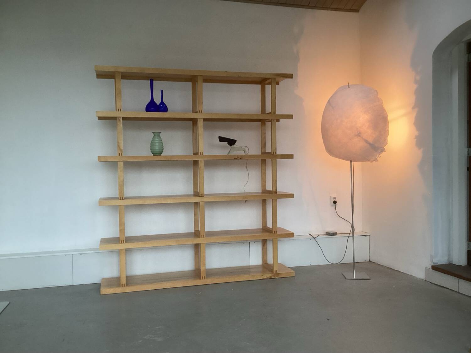 Bibliothèque scandinave Séparateur de pièce en bois de pin grand modèle